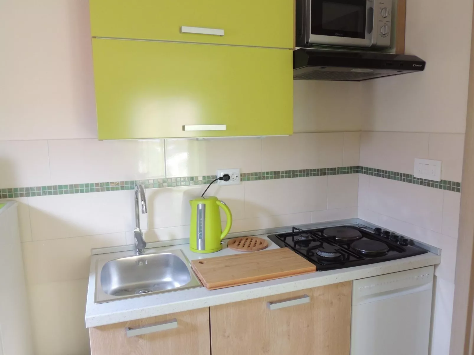 "Denona" mit Blick auf das Wasser-Binnen