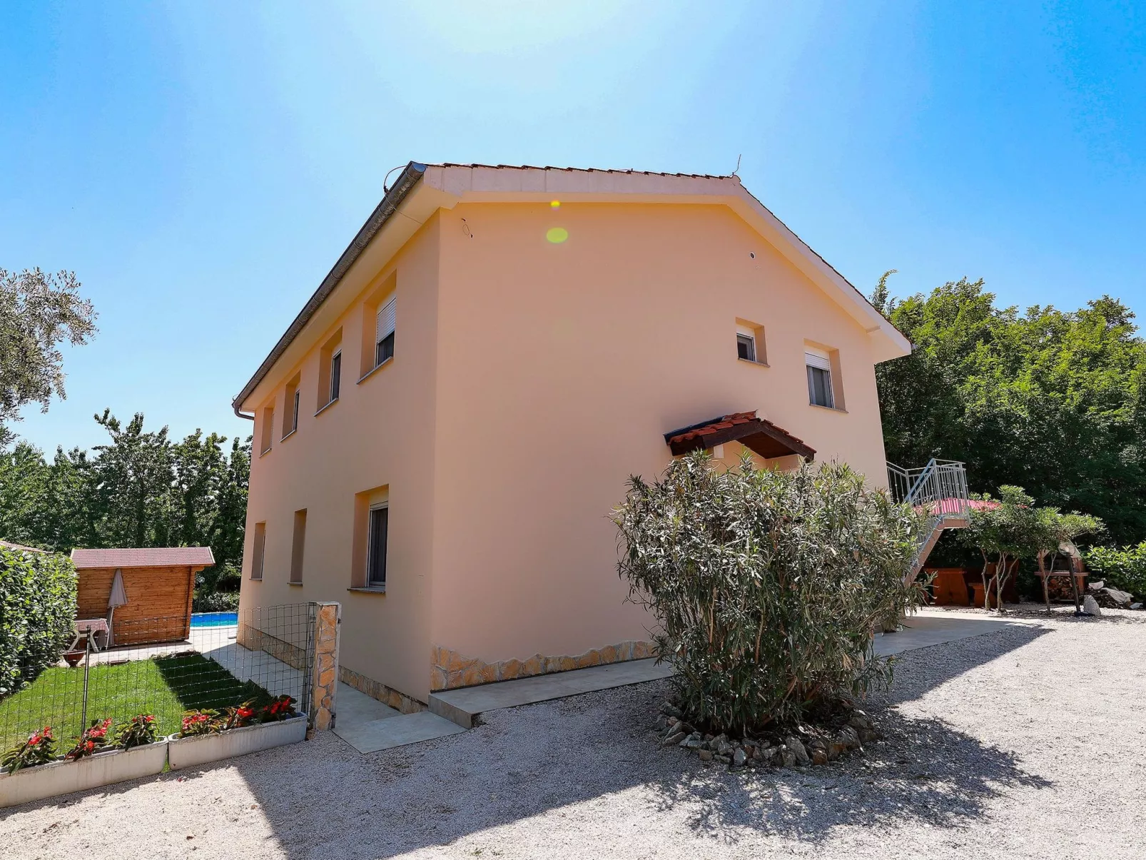 Wohnung in Šilo mit privatem Parkplatz-Buiten