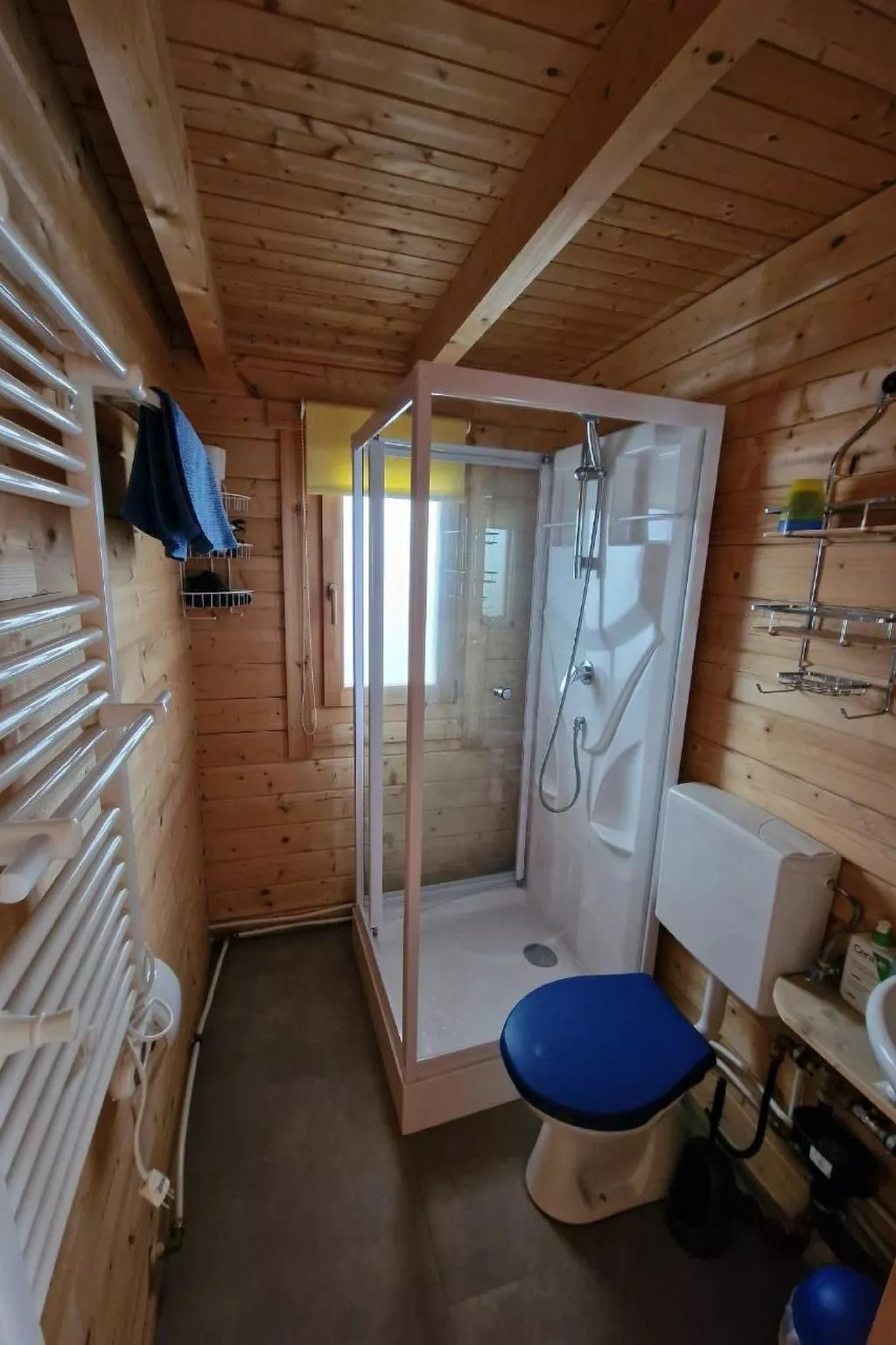 Chalet/ Blockhaus auf Camping-Binnen