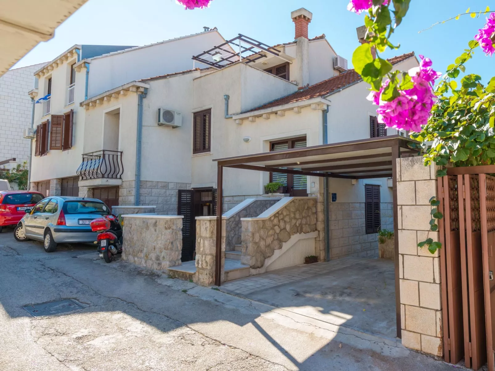 Geräumige Ferienwohnung mit eigener Terrasse-Binnen