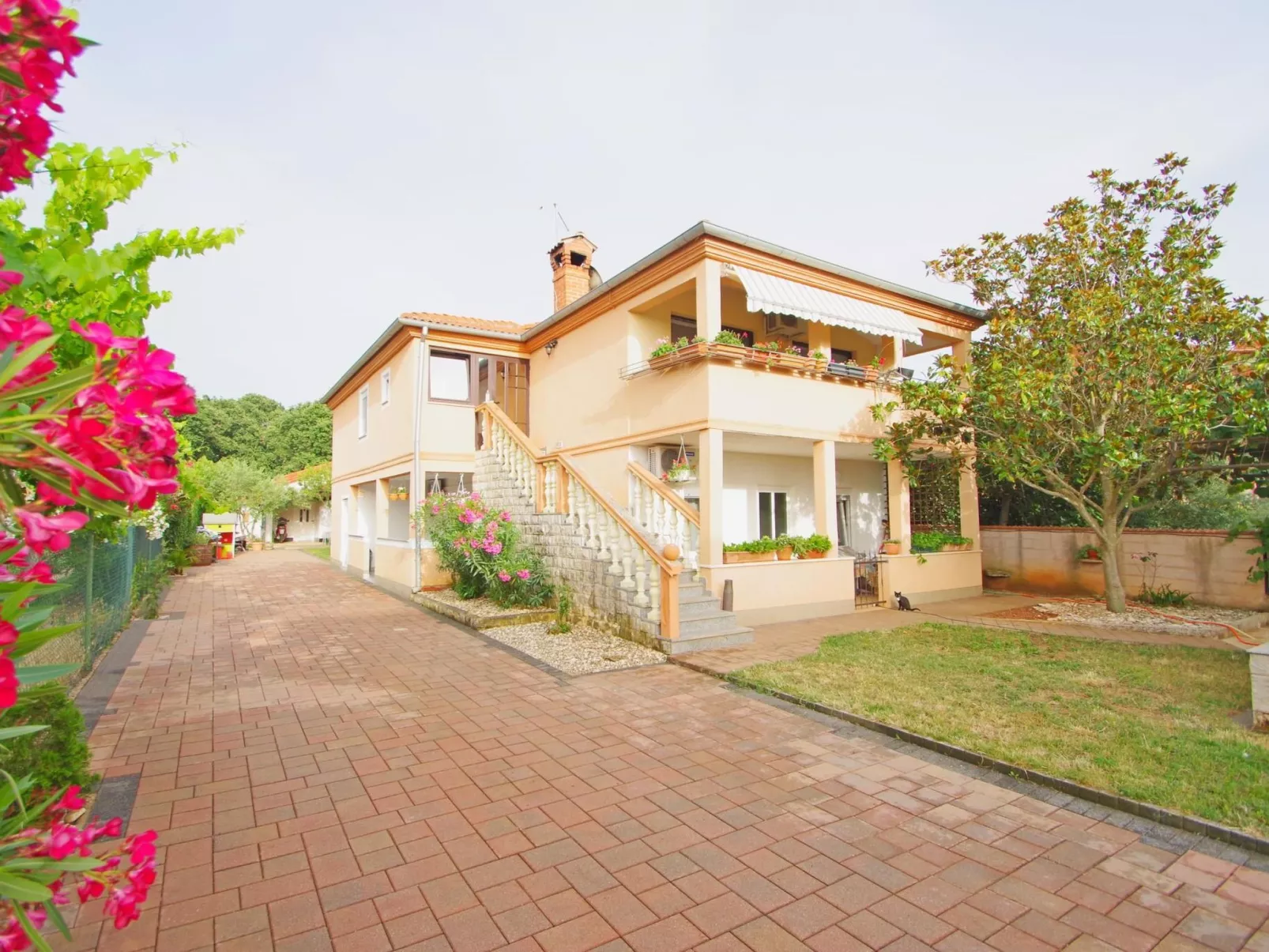 Angenehme Wohnung in Valbandon, Privatparkplatz-Buiten