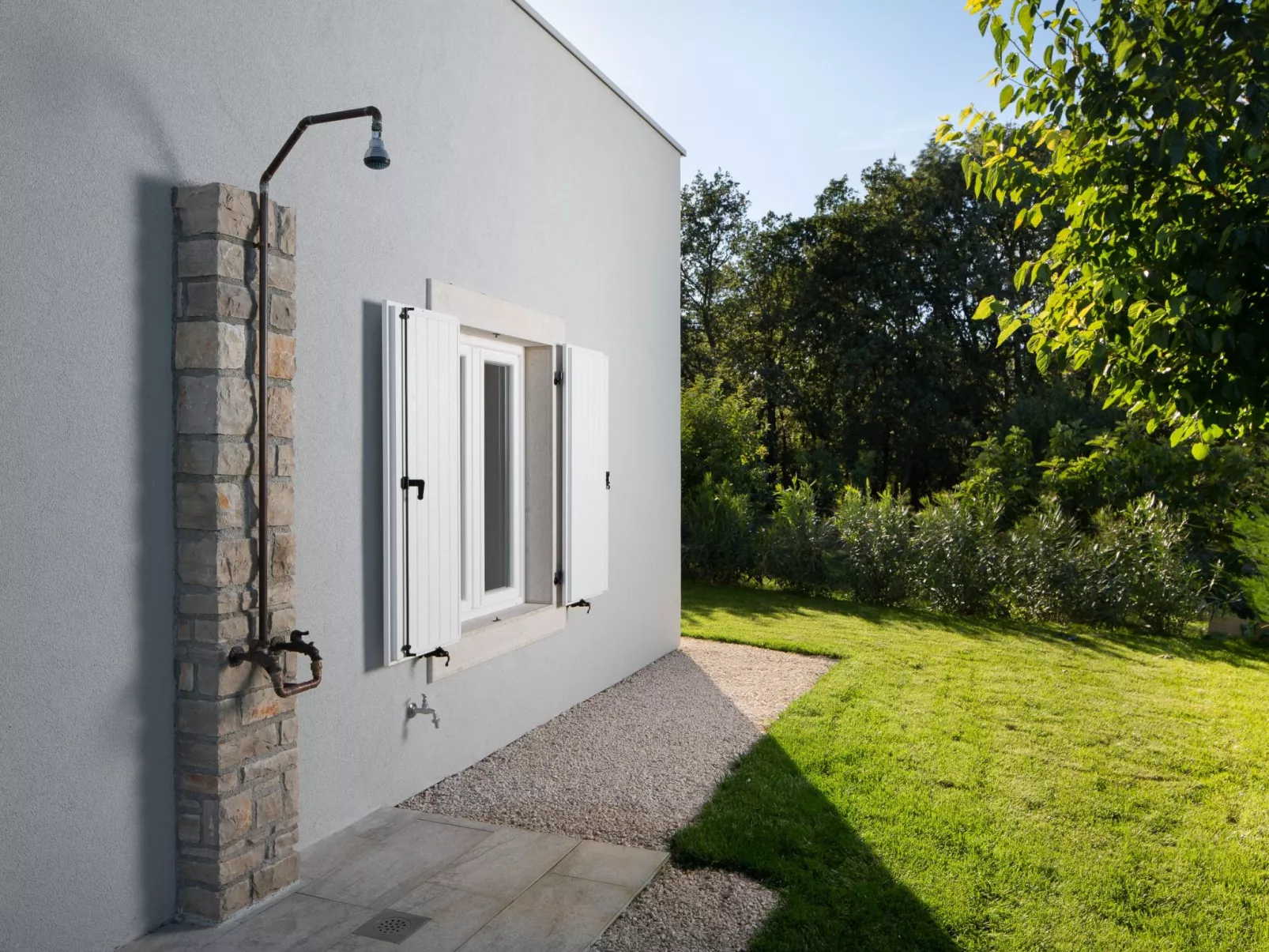 Mit eigenem Pool-Binnen