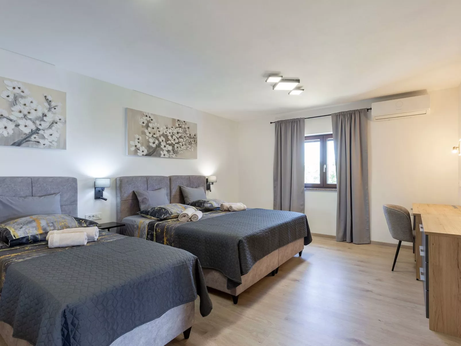 "Luxuriöse App. mit Pool"-Binnen