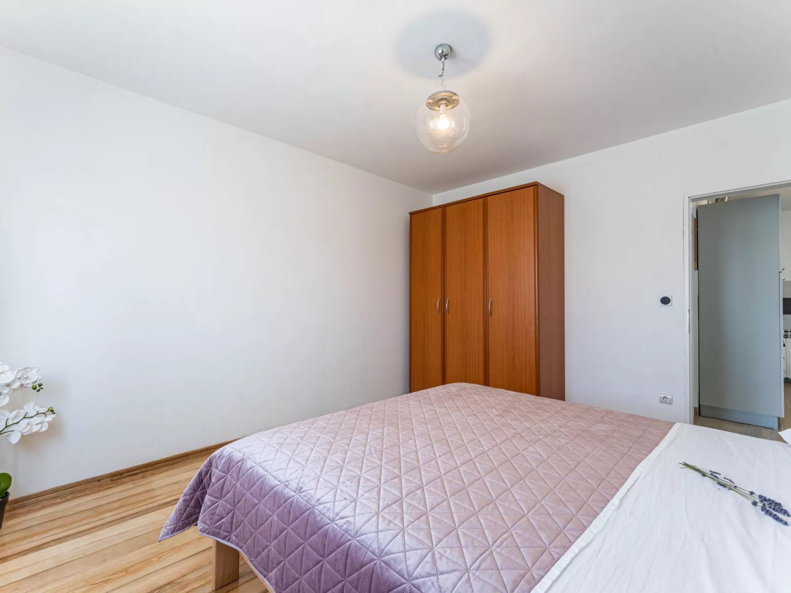 "Darko" mit Balkon-Binnen