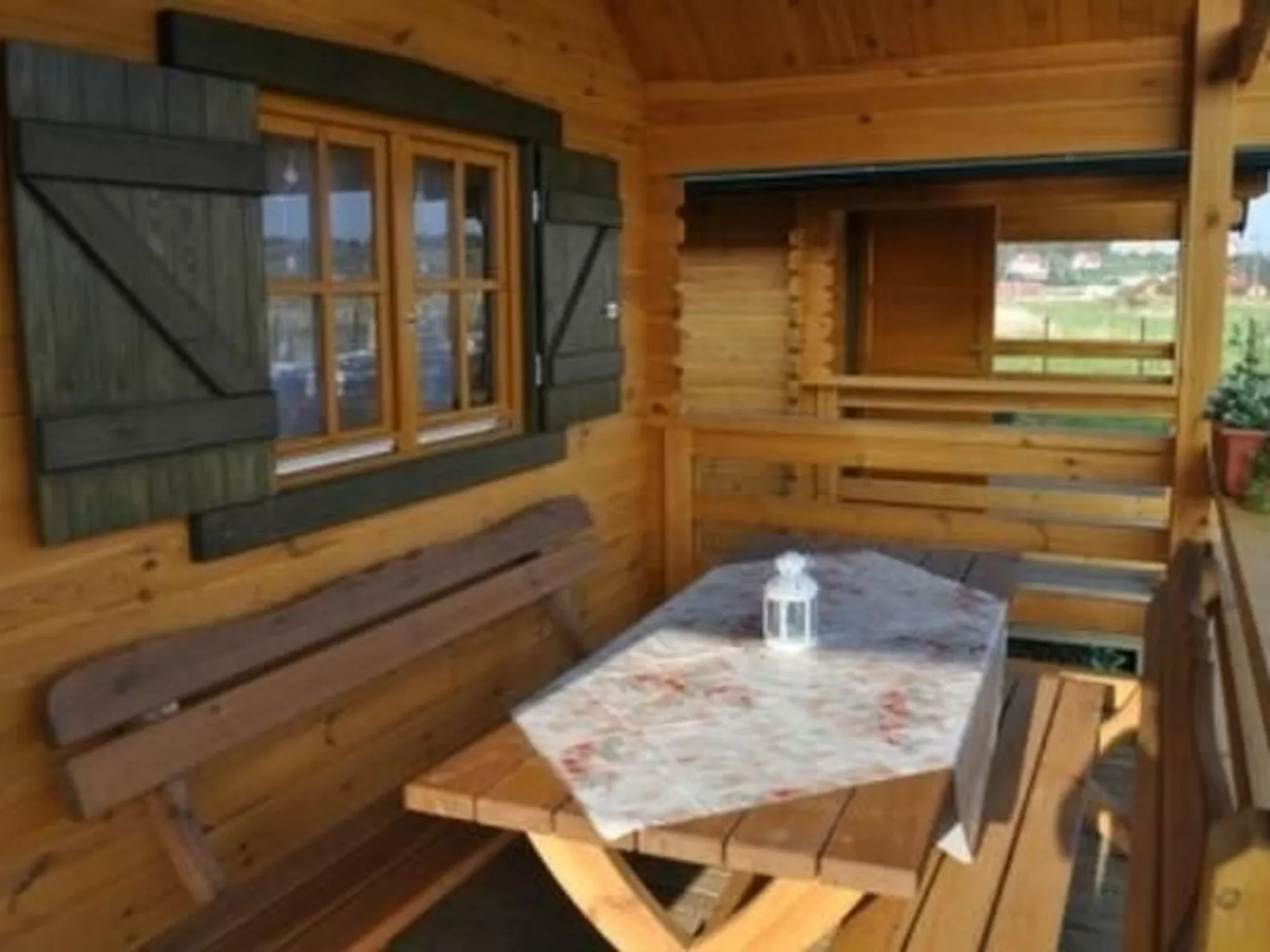 Gemütliches Holzferienhaus mit Grill und Garten-Binnen