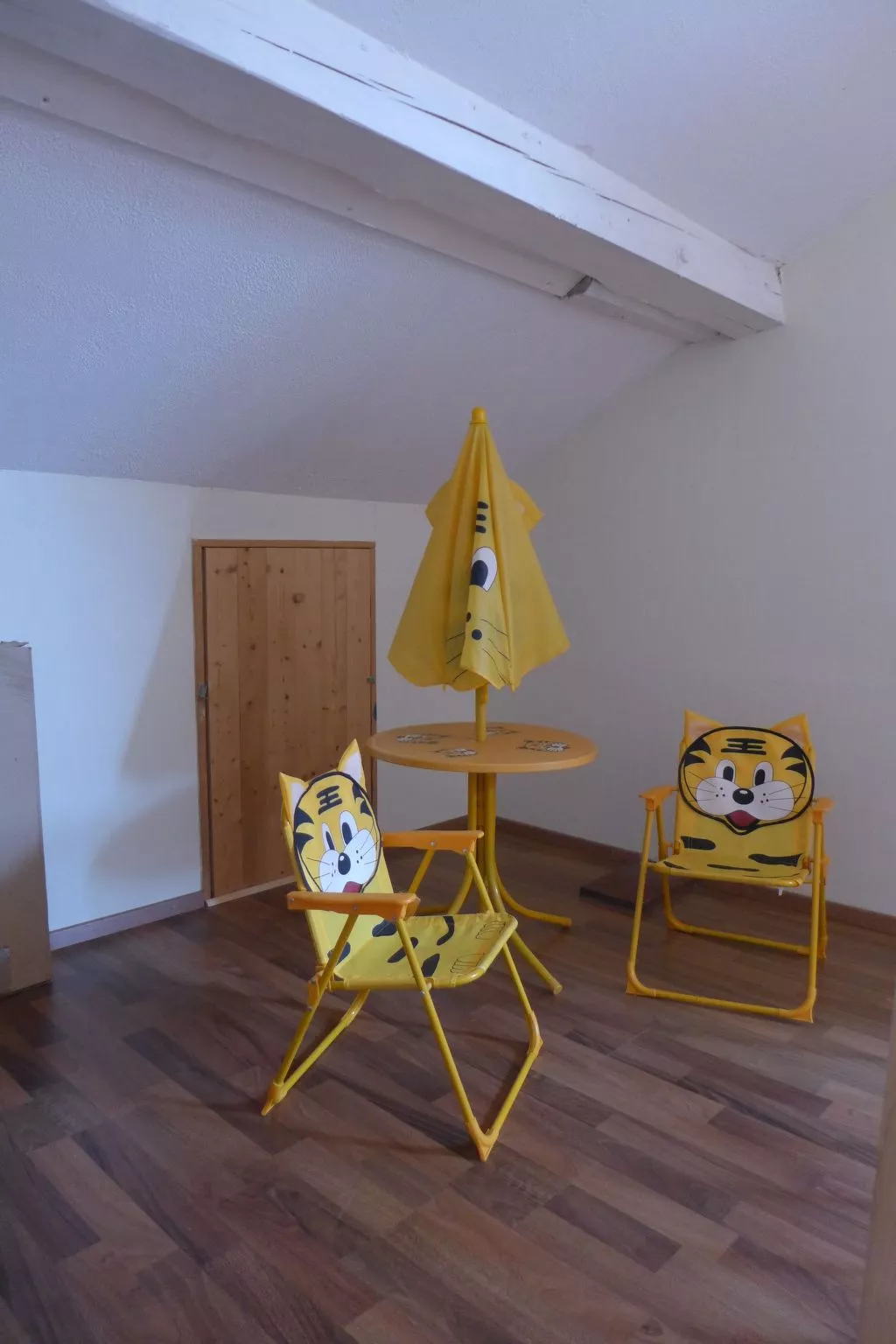 Gemütliches Ferienhaus am Deich mit Gartenzimmer-Binnen