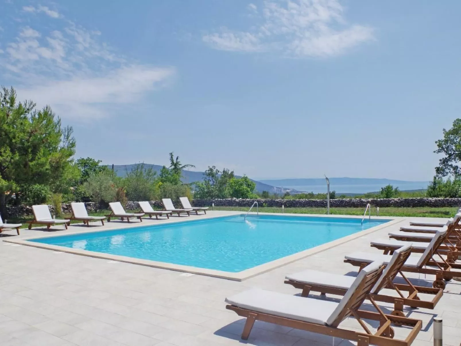 Appartement in Rakalj mit gemeinsamem Pool, Terrasse und Grill-Image-tags.info