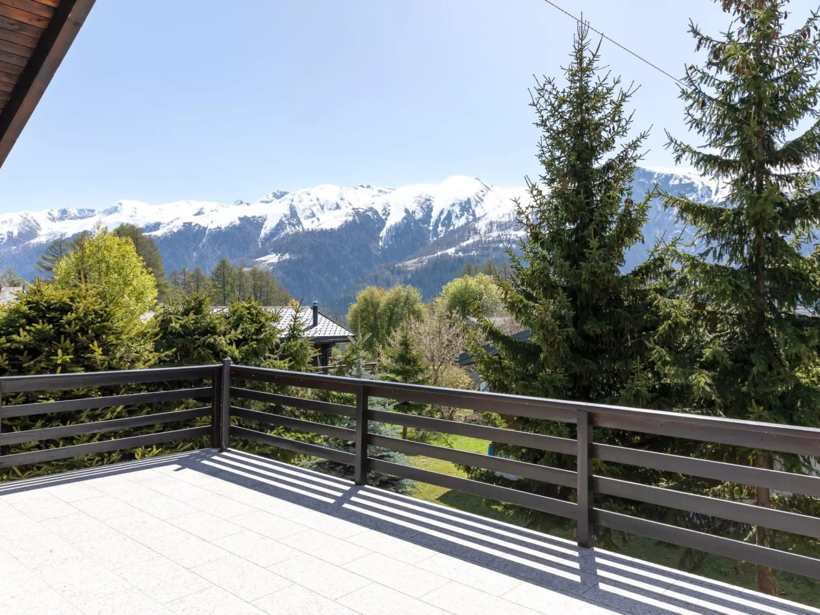 Chalet üfem Bord-Buiten