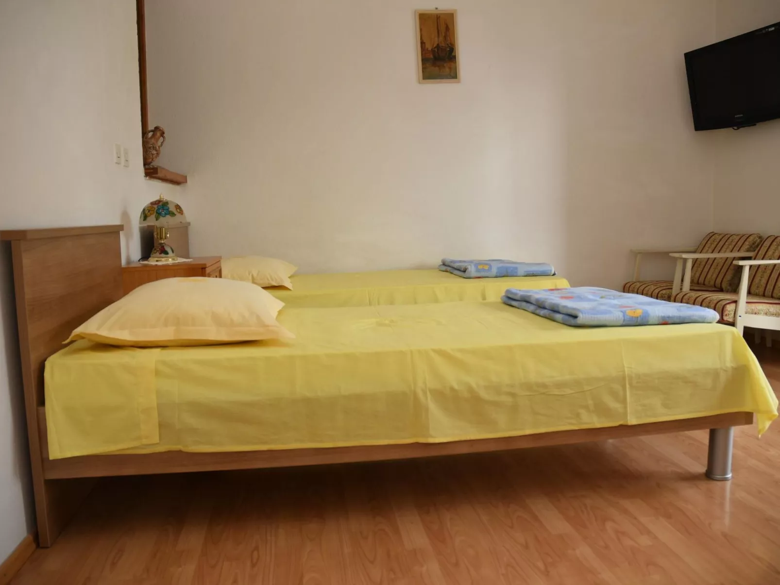 Mit Privatparkplatz-Binnen