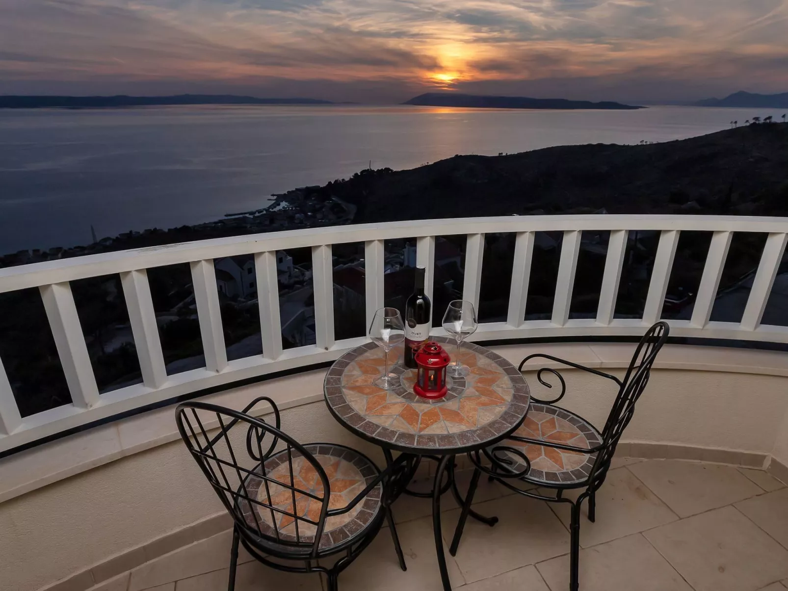 Villa "Lilly" mit Infinity-Pool-Buiten