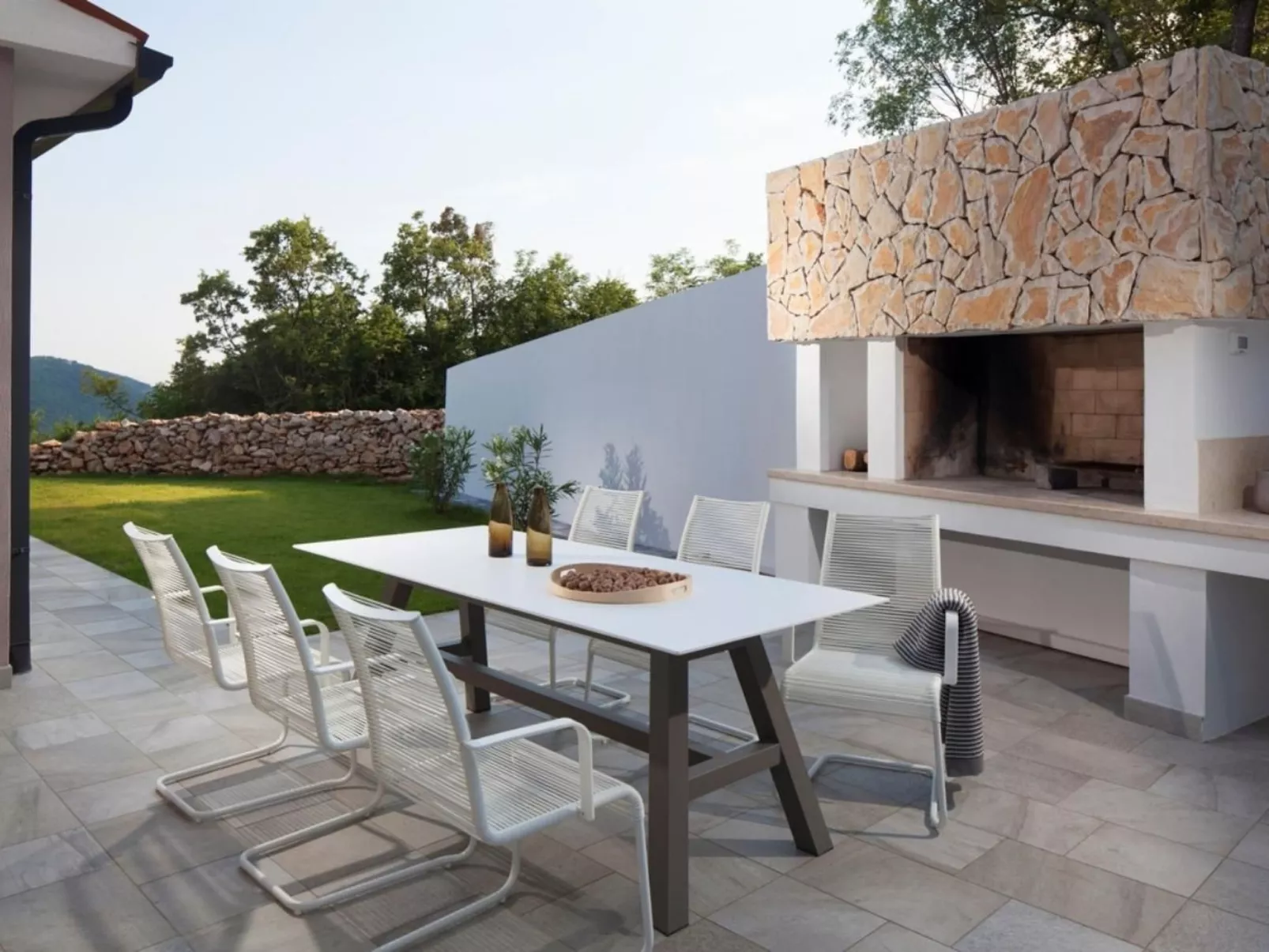 Moderne Villa Arsia mit Pool, gelegen in der Nähe von Labin-Buiten