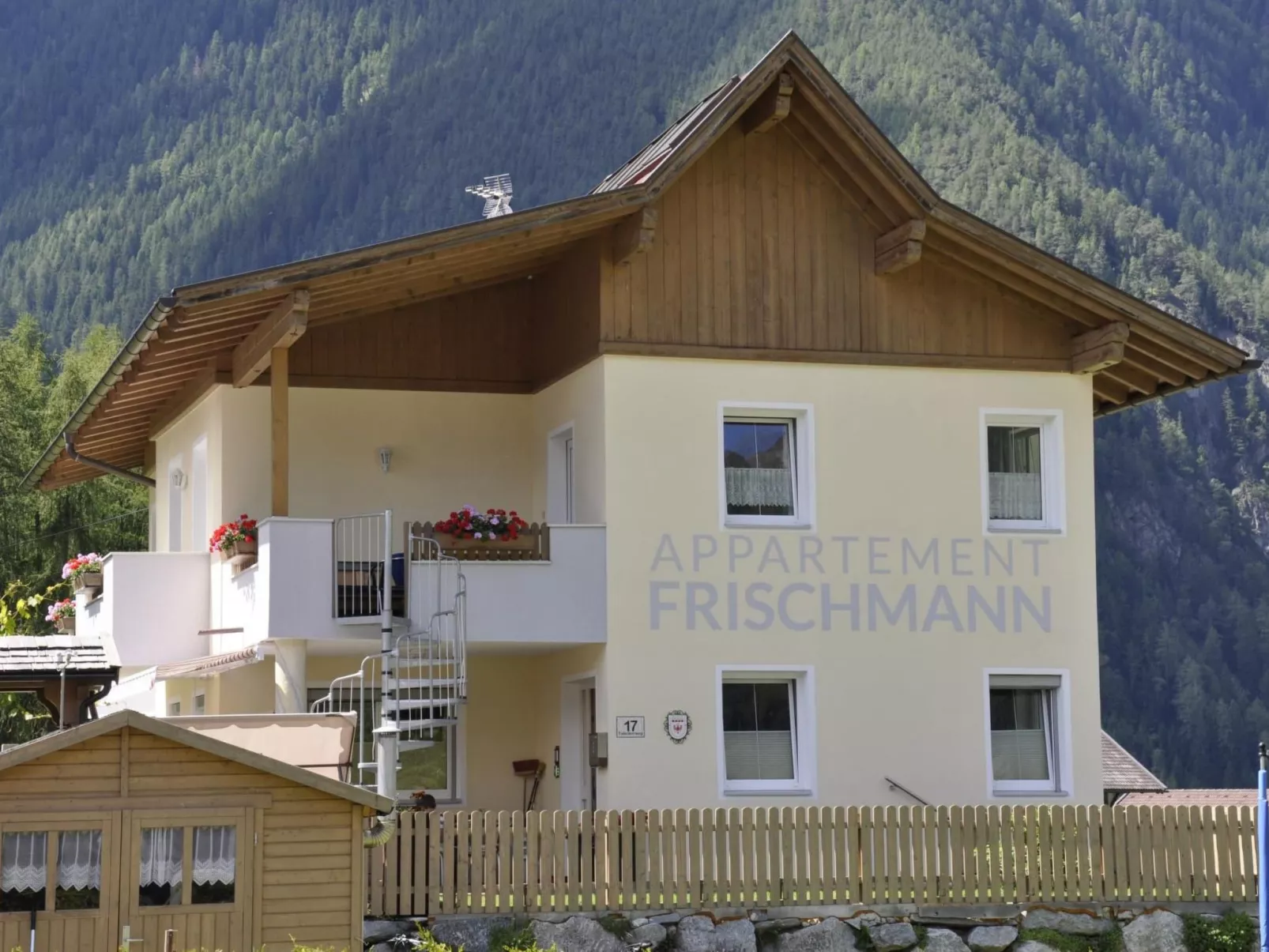 Frischmann Klaudia-Buiten