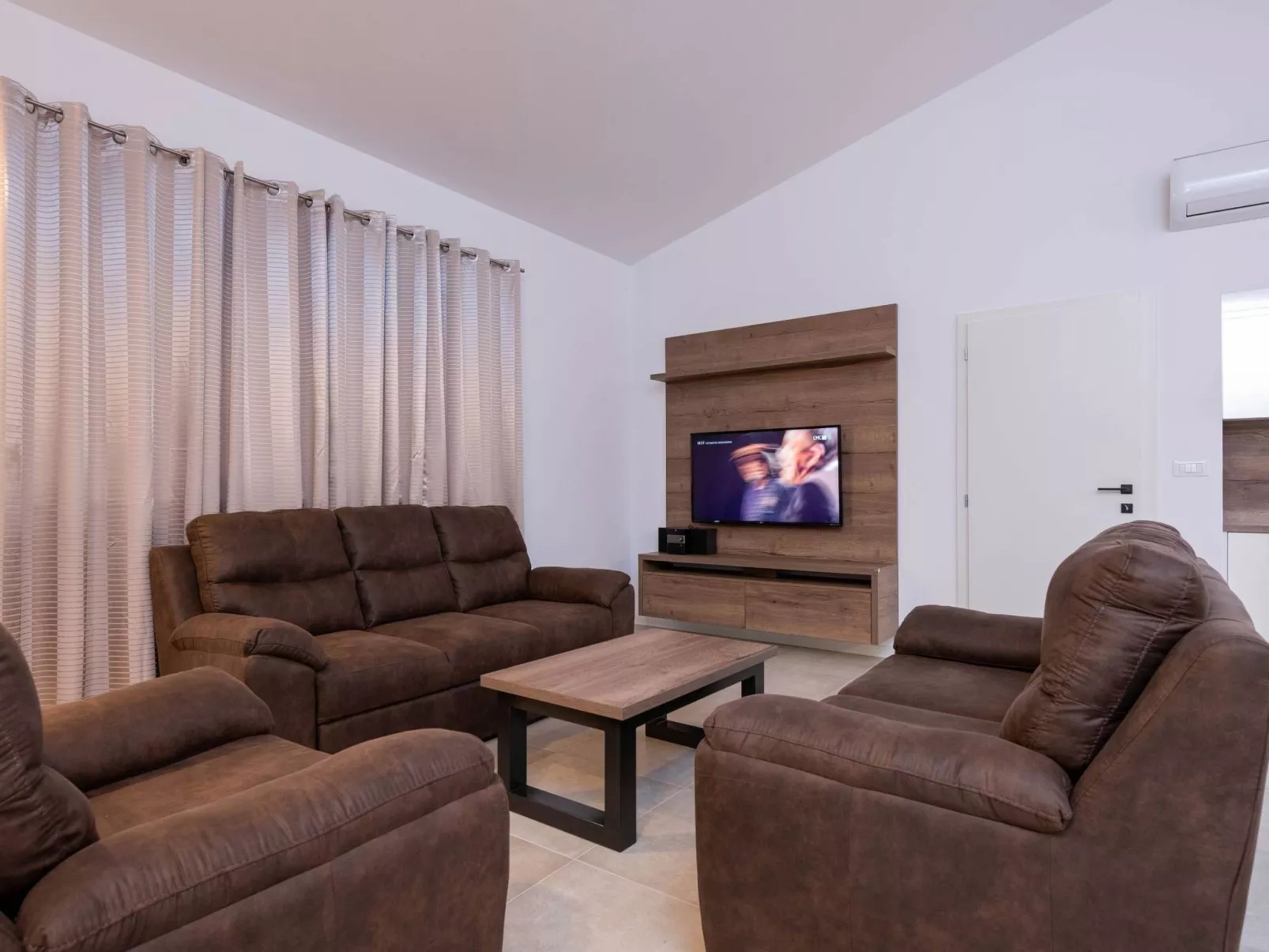 Luca-Image-tags.info