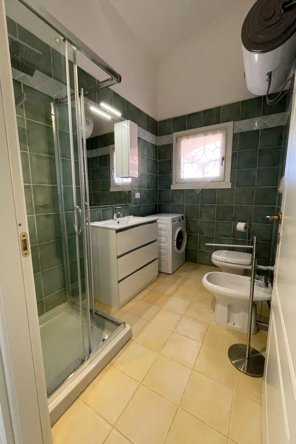 Schöne Wohnung mit Blick auf den Pool-Image-tags.info