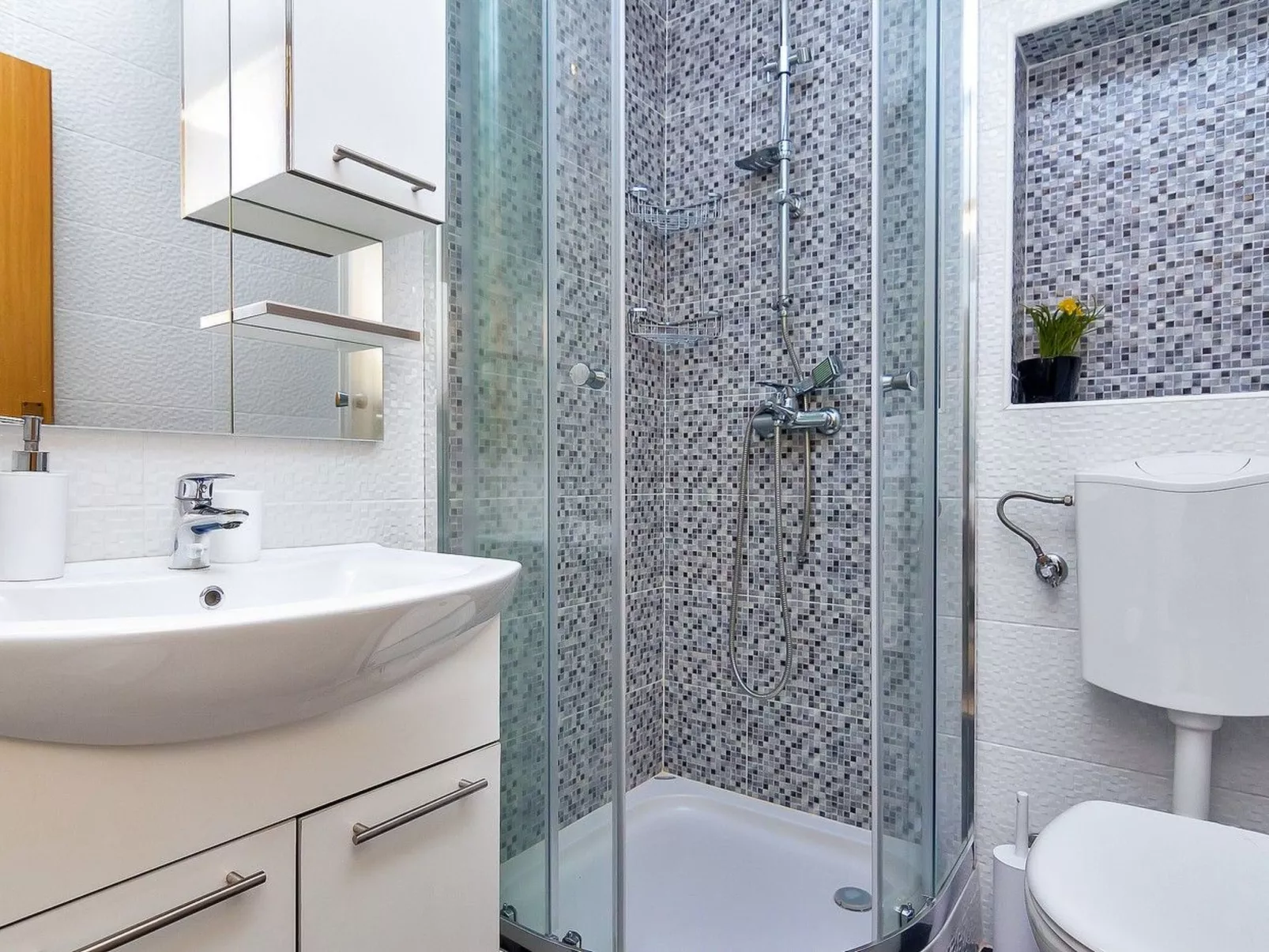 Renoviertes Ferienhaus in Tučepi mit Privatem Pool-Binnen