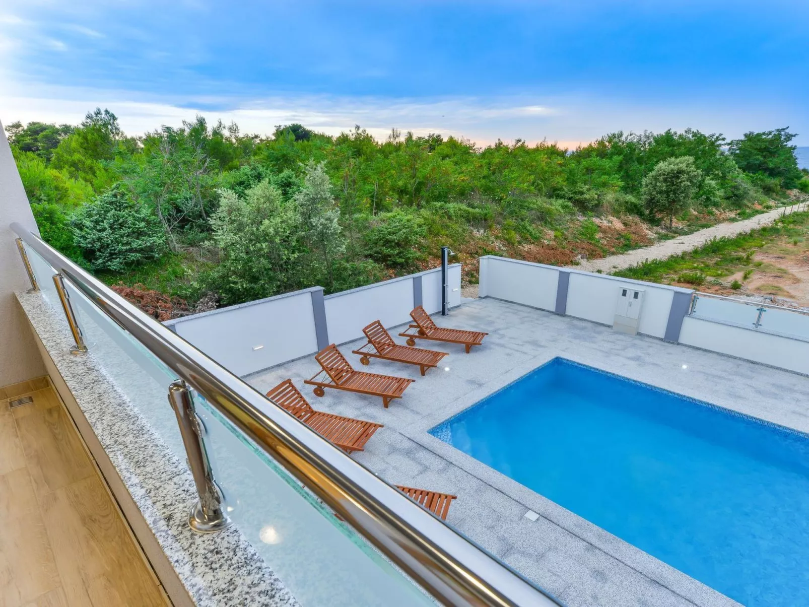 Villa mit Dachterrasse und Pool - Agentur TA Leut-Image-tags.info