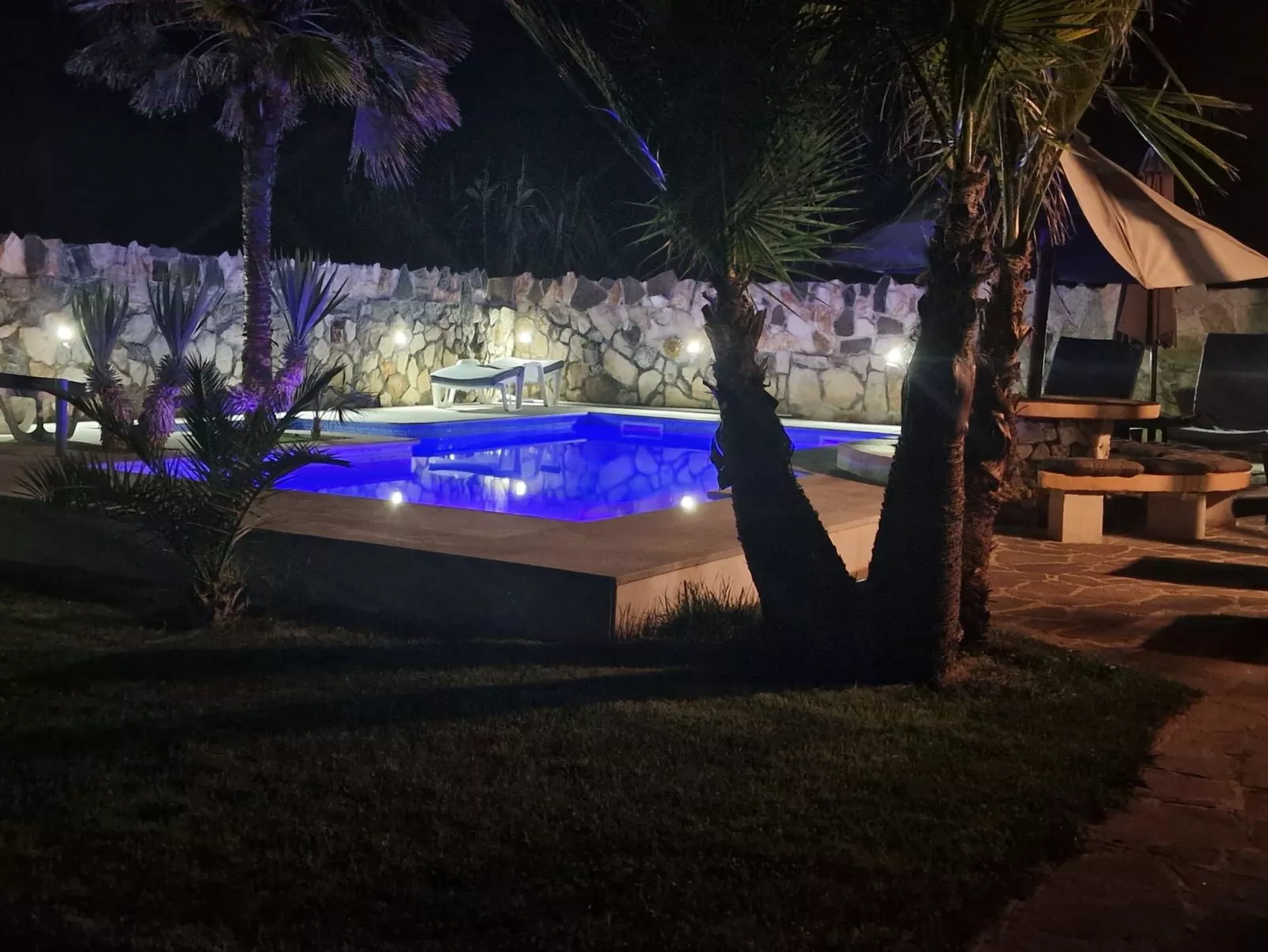 Schönes Haus in Pomer mit privatem Parkplatz-Buiten