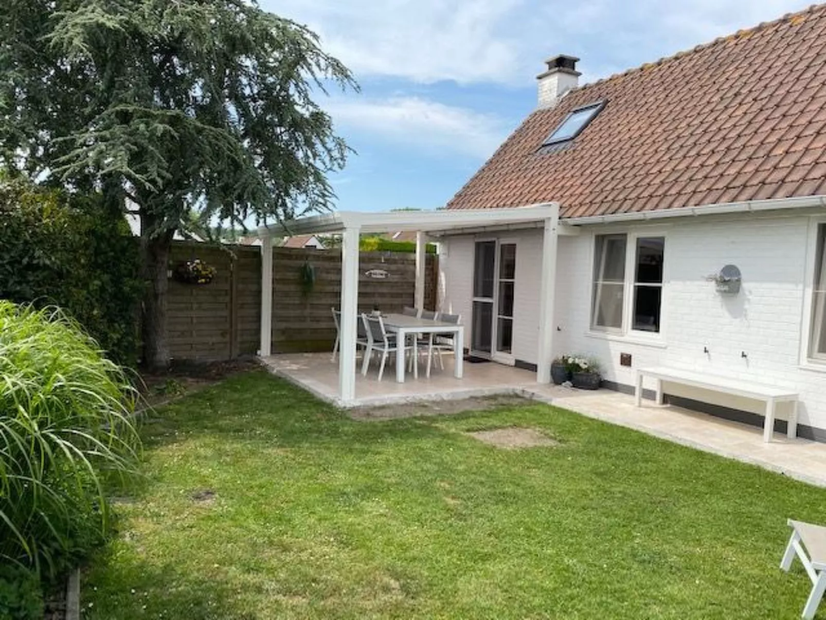 Zonneweelde bei Dünen und Wald-Buiten