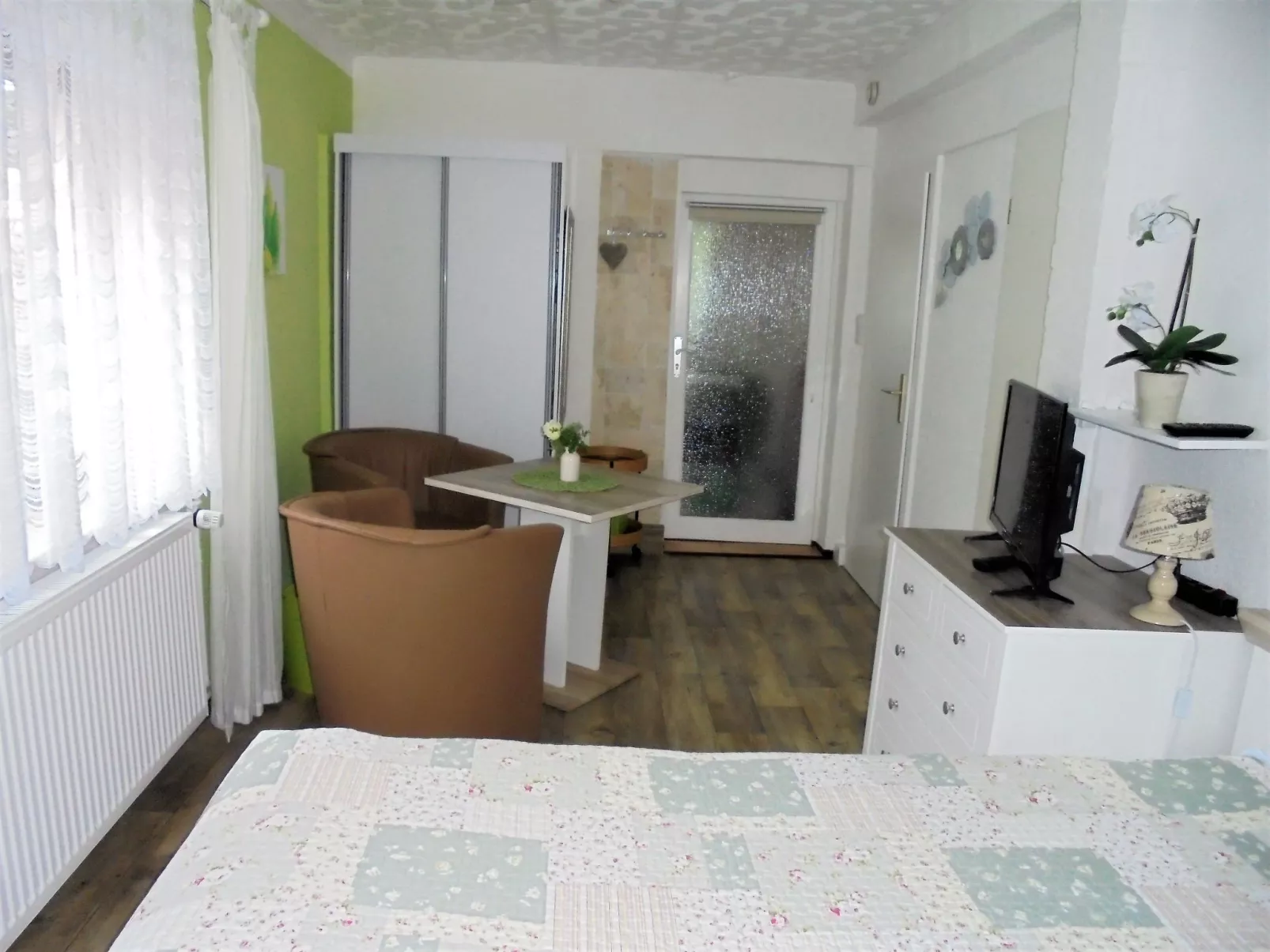 Kleine Ferienwohnung mit Garten und Terrasse-Binnen