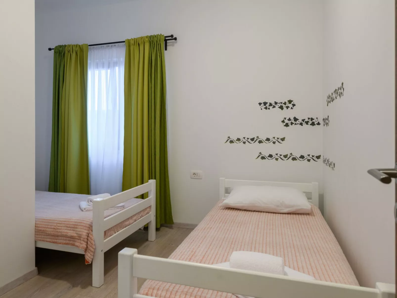 Villa mit privatem Pool auf einem 4000 Quadratmeter großen Grundstück.-Binnen