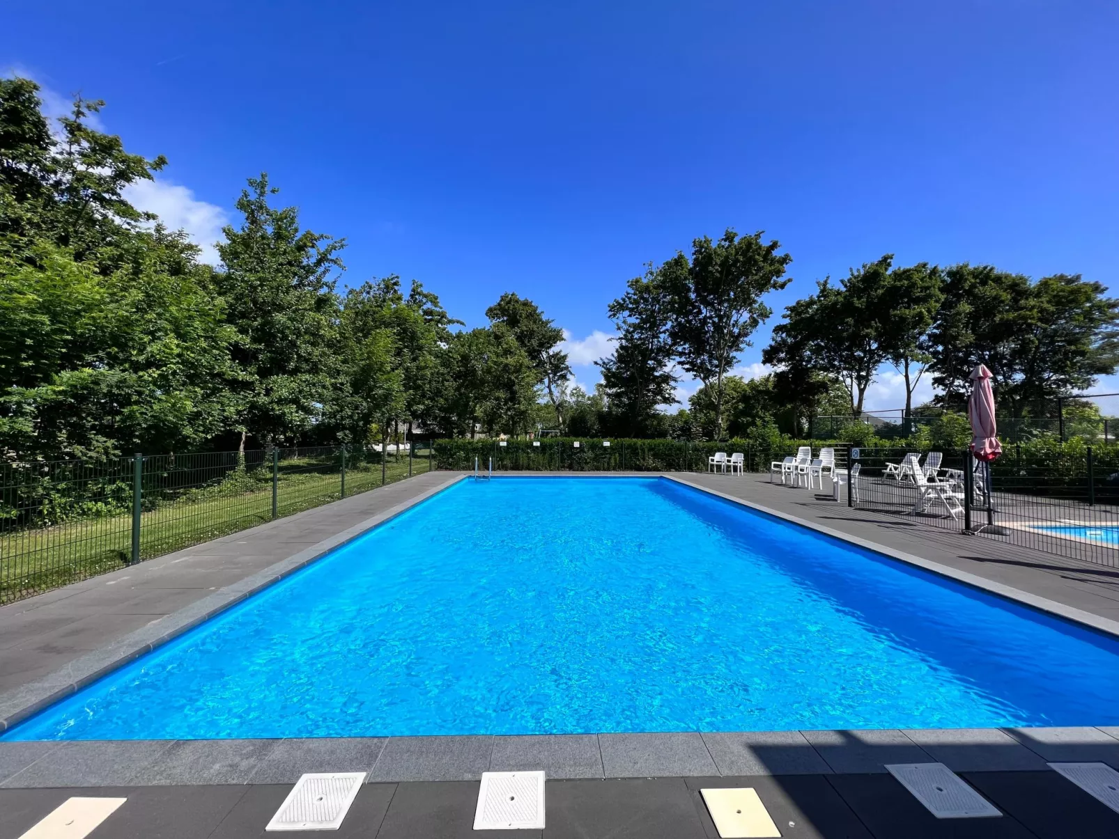 In Stavenisse mit gemütlicher Terrasse-Buiten