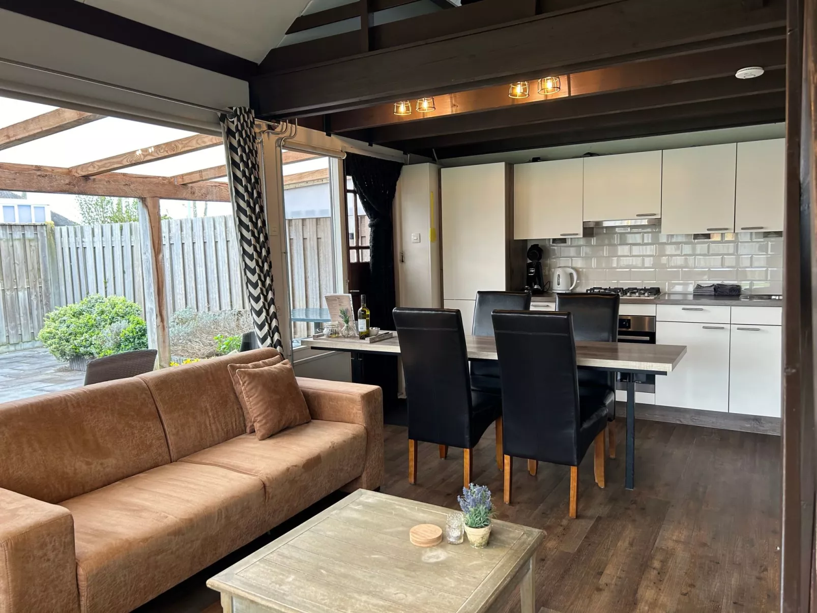 Gemütliche Hütte-Binnen