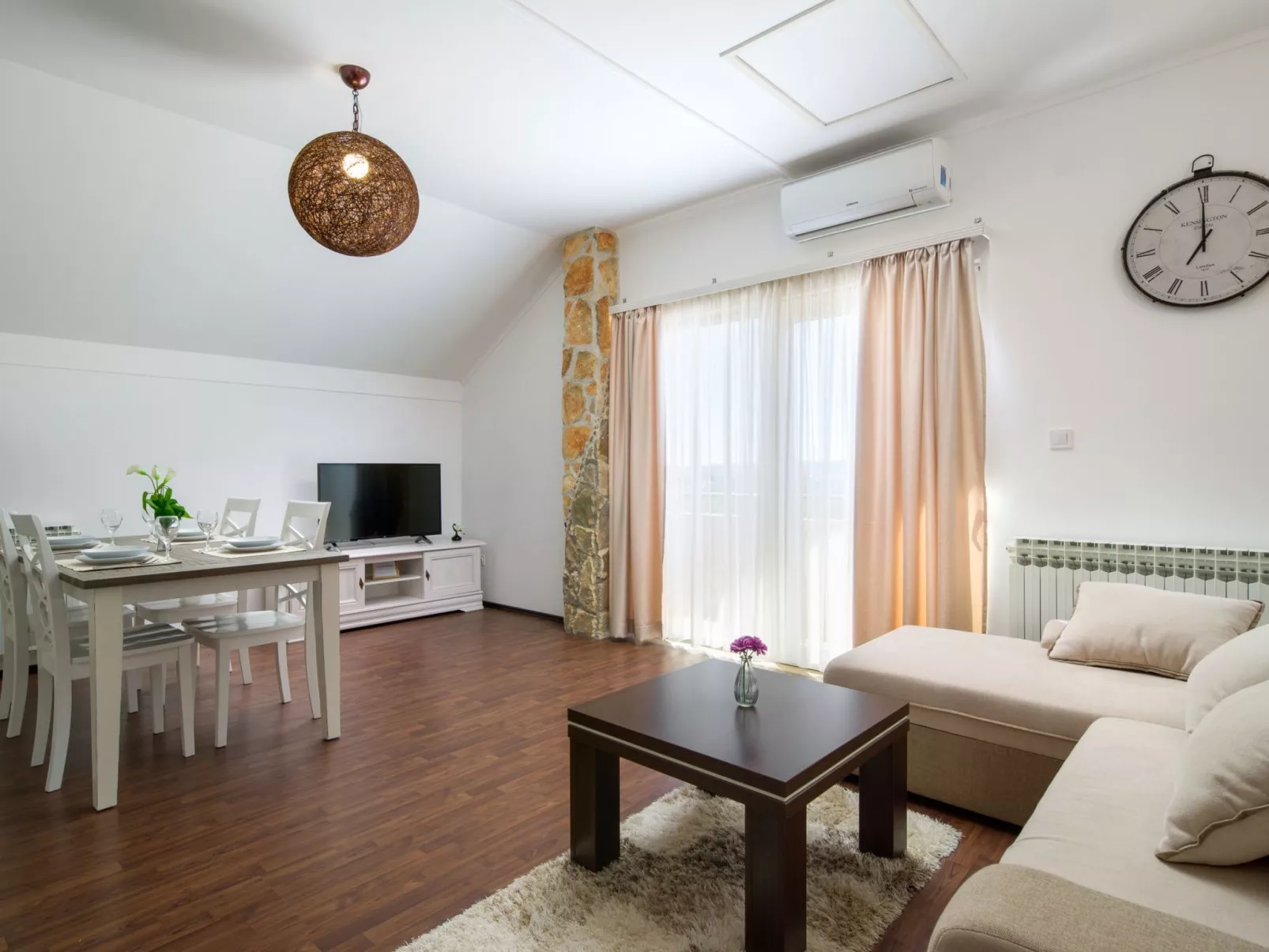 Villa Rustica mit traditionellem und rustikalem Touch-Image-tags.info