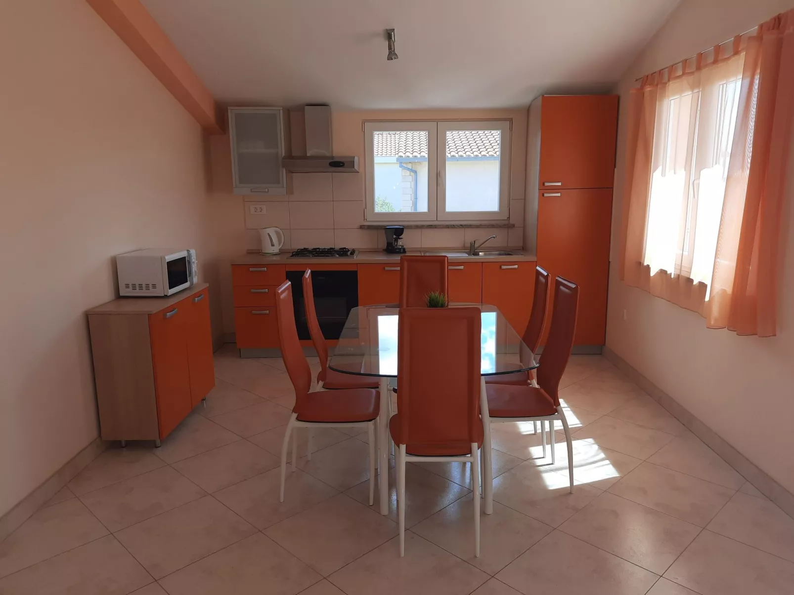 Mit Blick auf das Wasser-Binnen