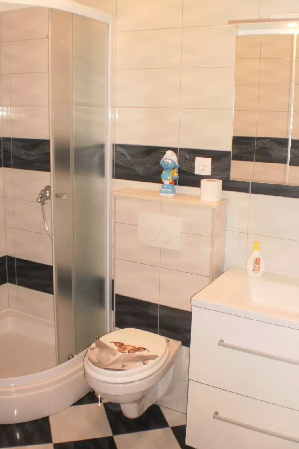 Moderne Ferienwohnung in Omiš mit Terrasse und Garten-Binnen