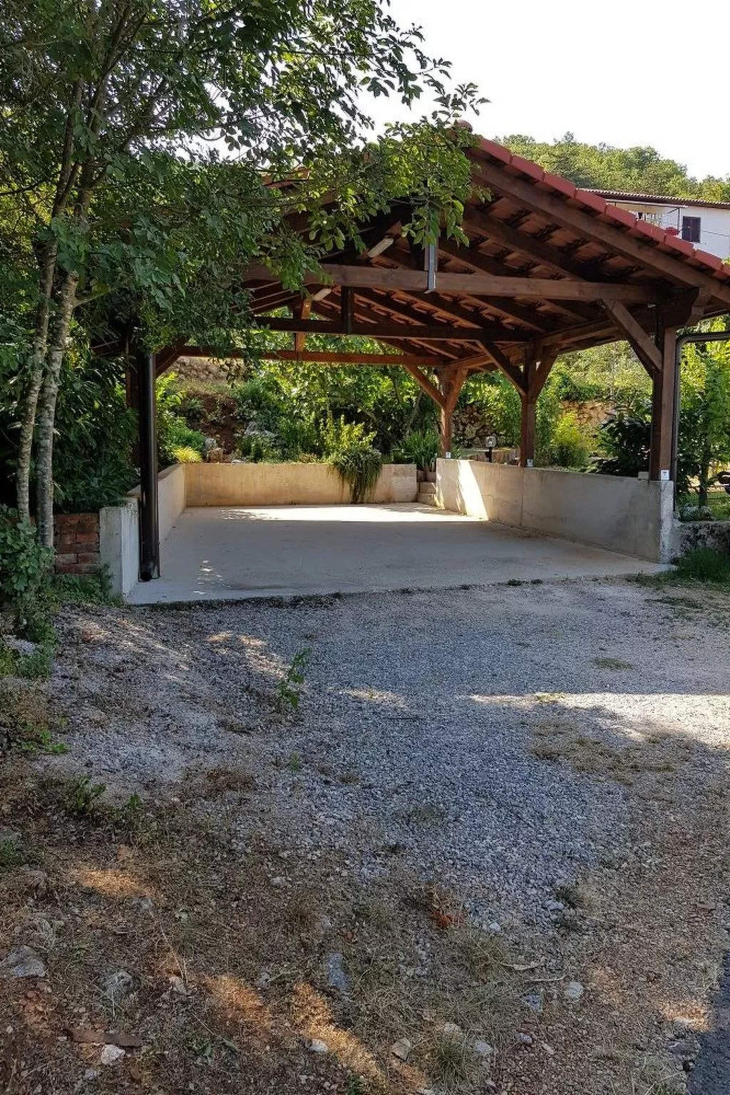 Geräumiges Ferienhaus in Brseč mit Privatem Pool-Buiten