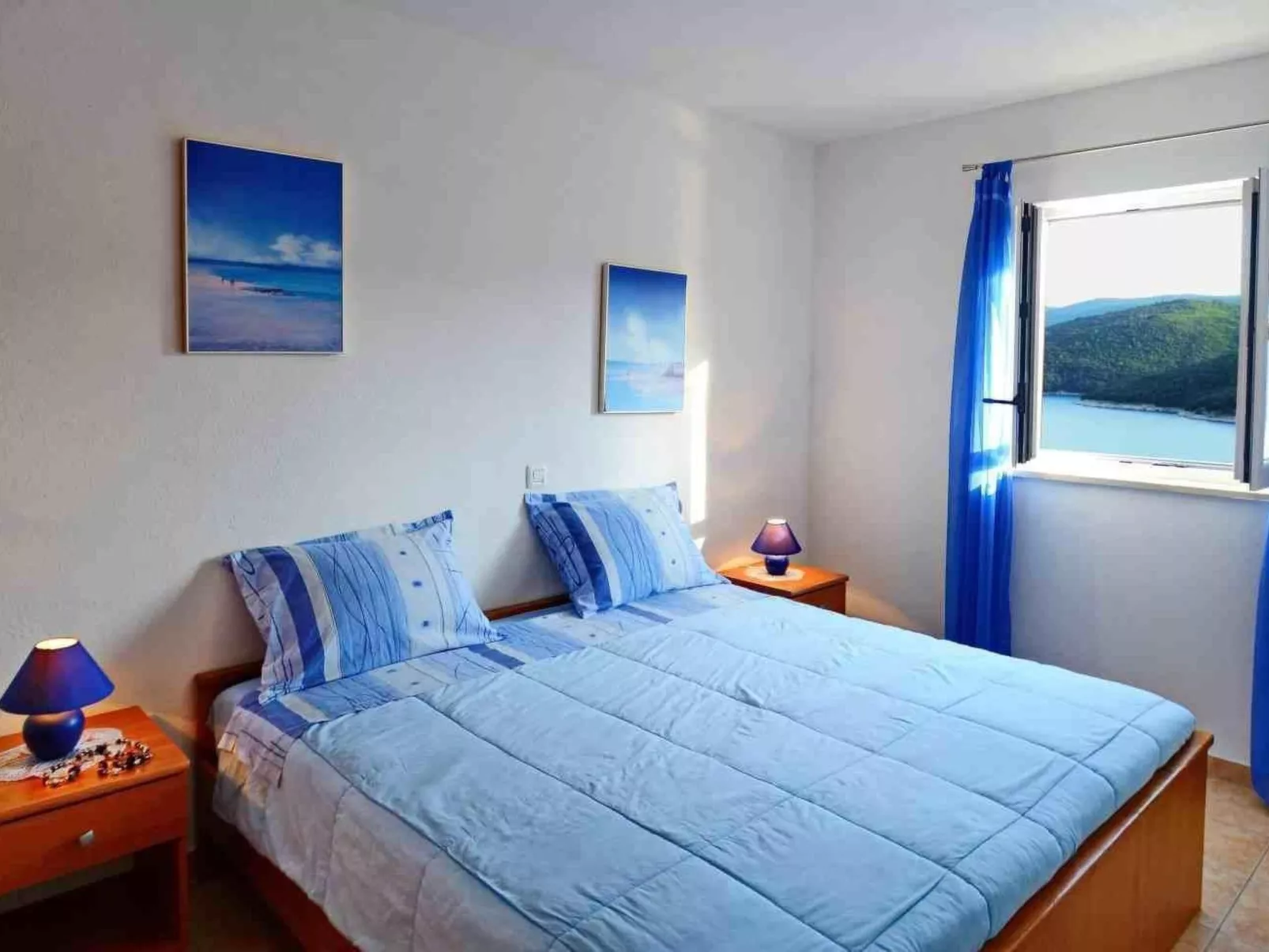 'Villa Ivisa' mit eigenem Pool-Binnen