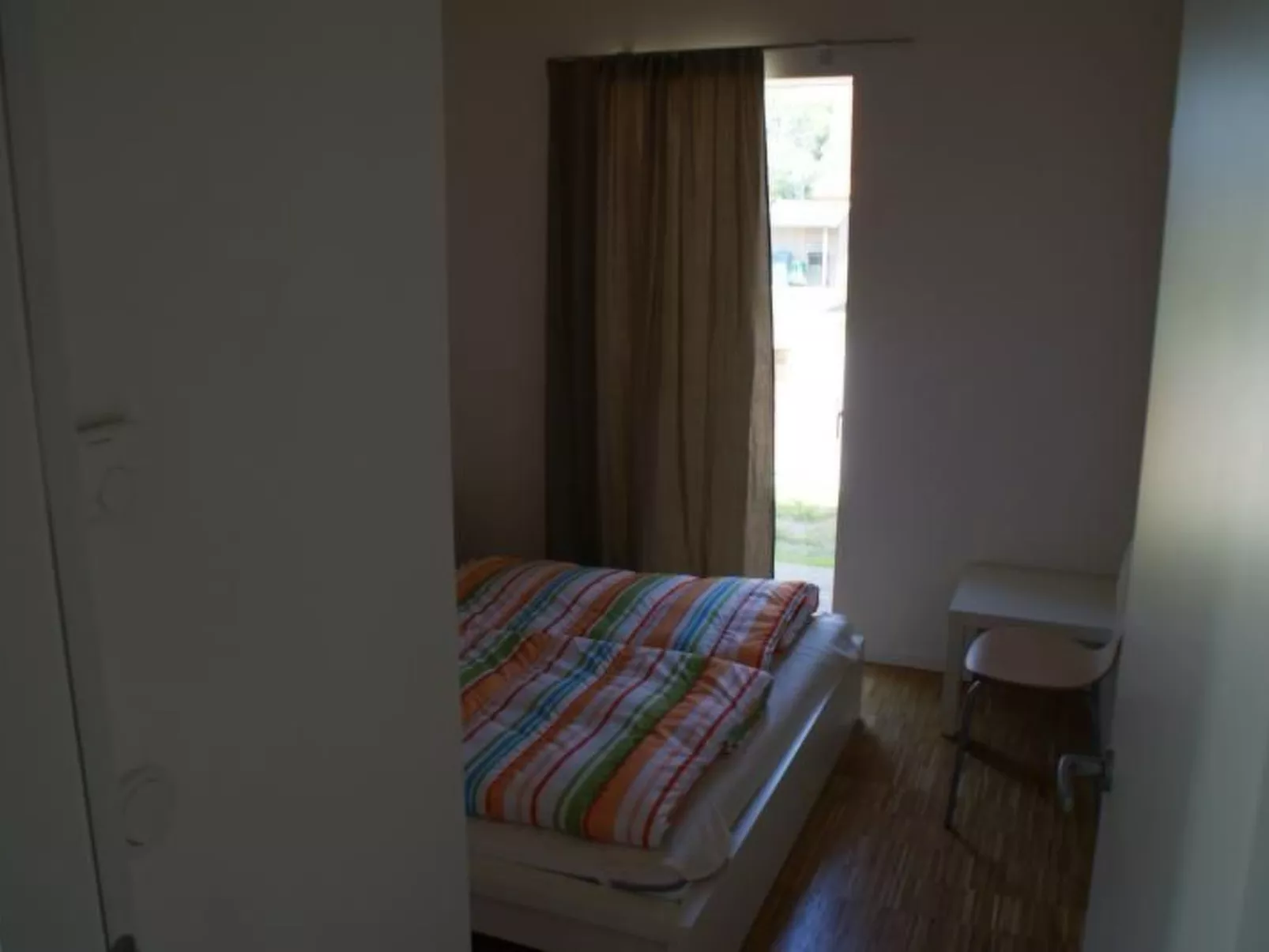 Strandnahes Ferienhaus mit Terrasse und Stellplatz-Binnen