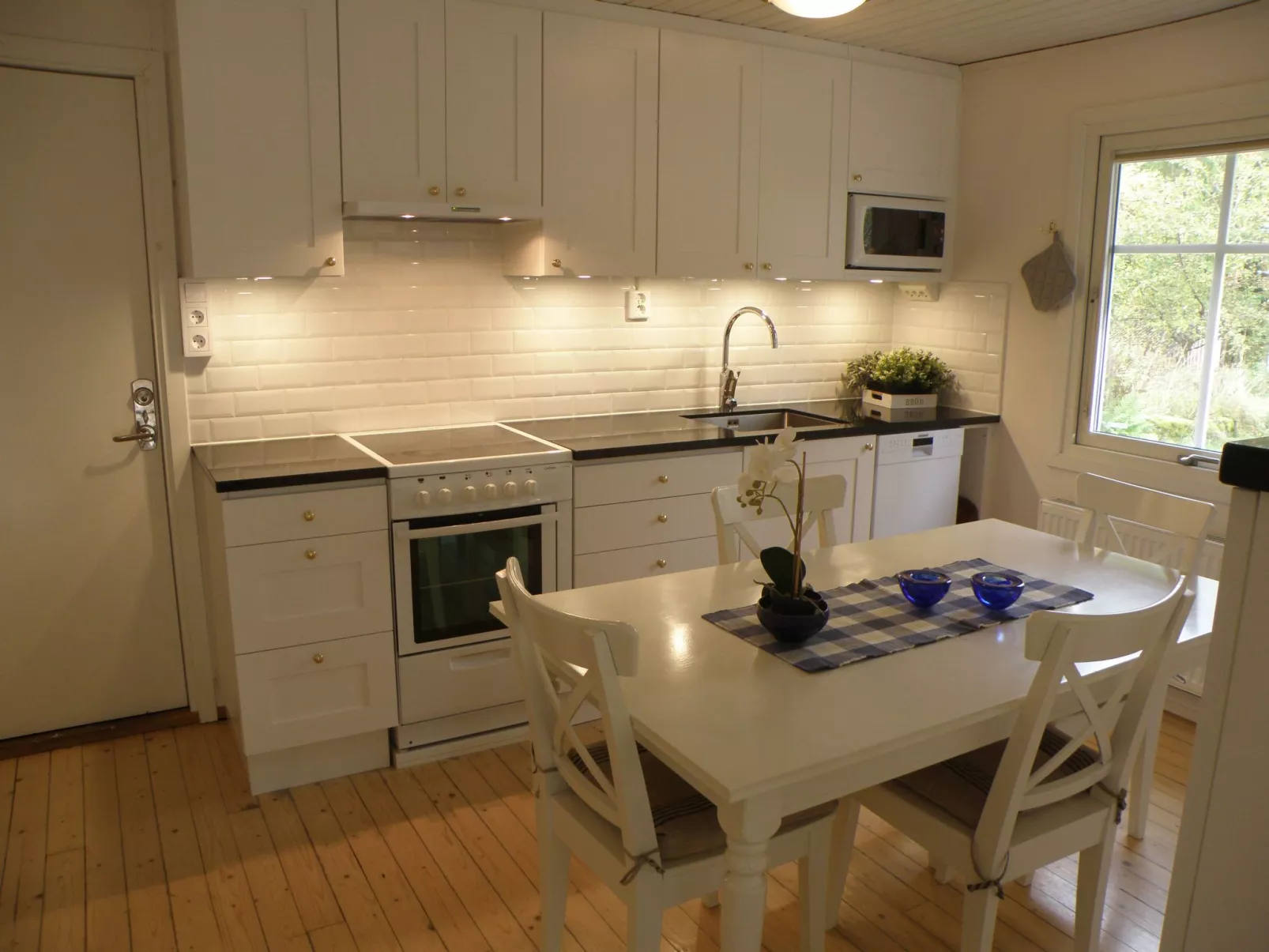 Wunderschönes Haus in einer fantastischen Natur am Meer-Binnen