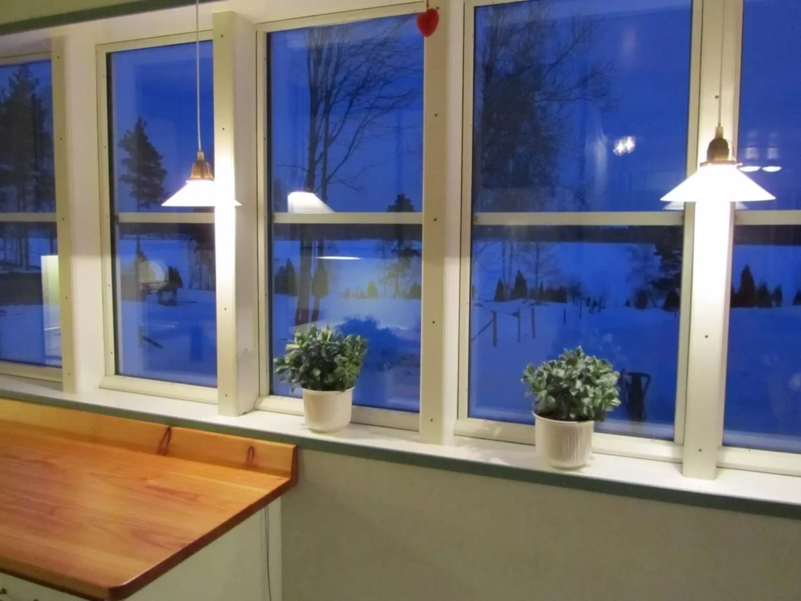 Haus mit toller Aussicht an einem schönen See-Image-tags.info