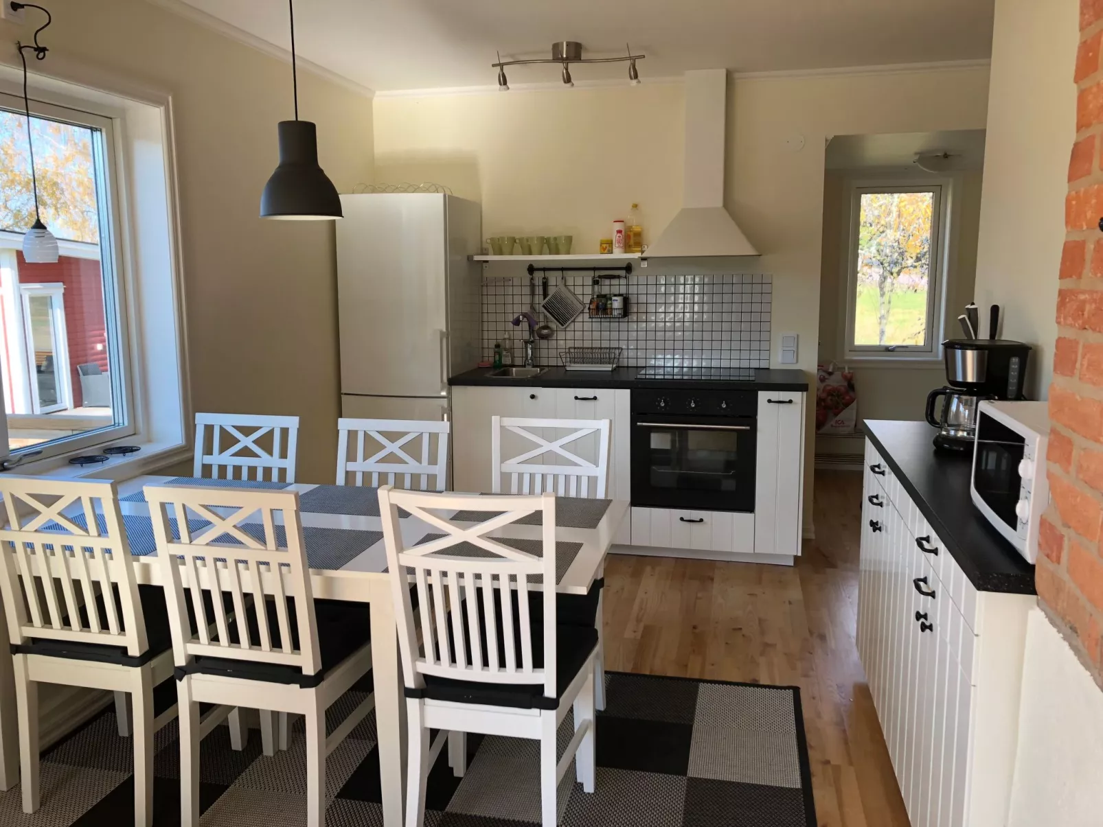 Mit Garten und Holzterrasse am See-Binnen