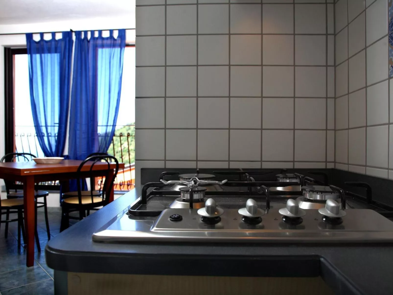 Flacher Kirschbaum-Binnen