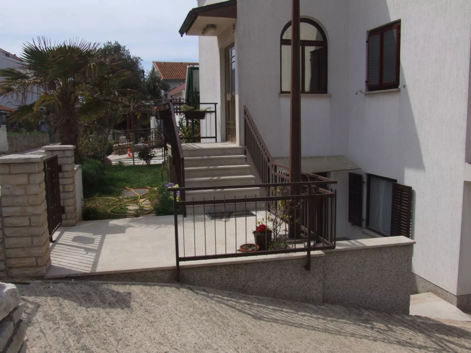 Wohnung mit großer Terrasse-Binnen