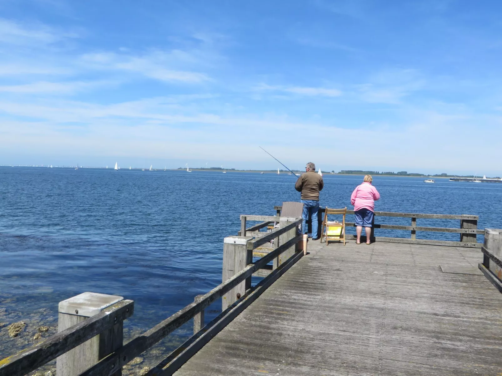 Gemütlicher Vier-Personen-Bungalow-Buiten
