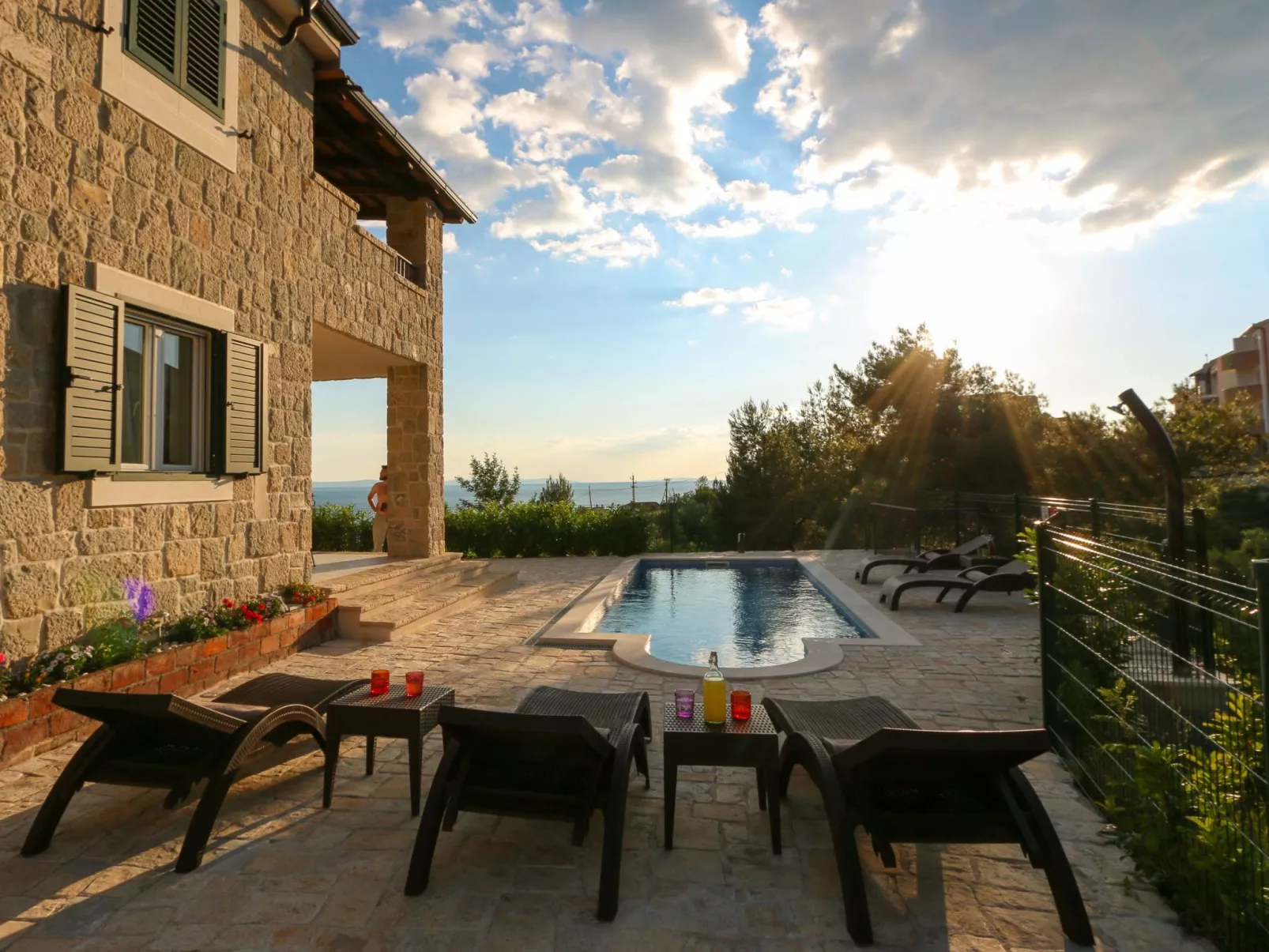 Luxuriöse Steinvilla mit privatem Swimmingpool und herrlichem Meerblick-Buiten