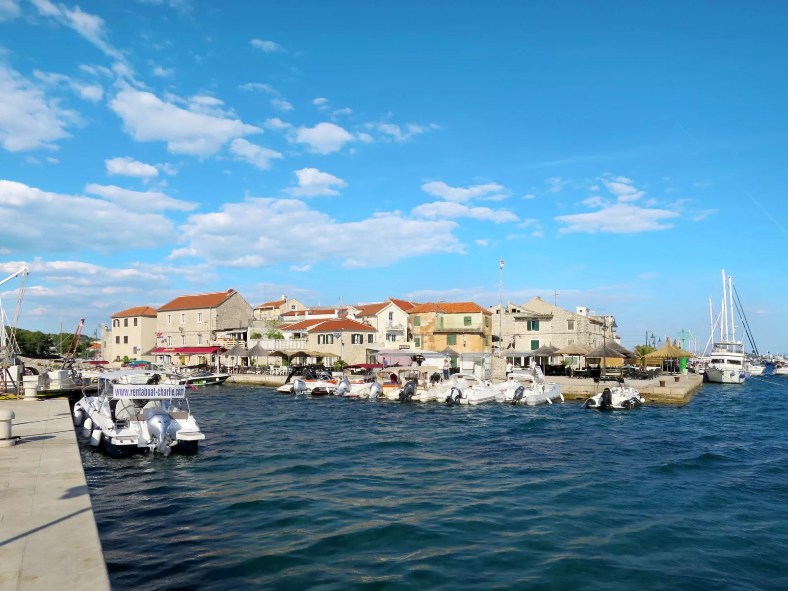 Große Ferienwohnung in Vodice mit Eigenem Balkon-Omgeving