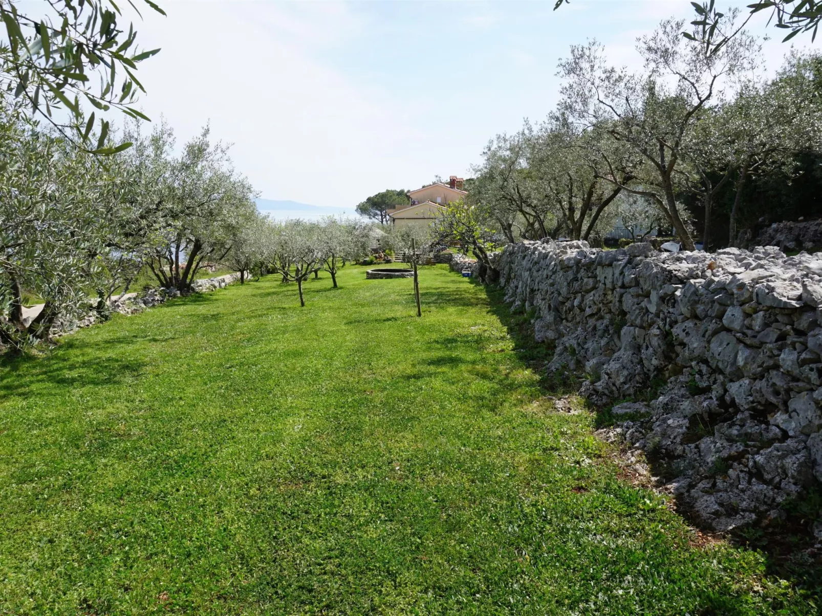 "Istria" mit eigenem Pool-Buiten