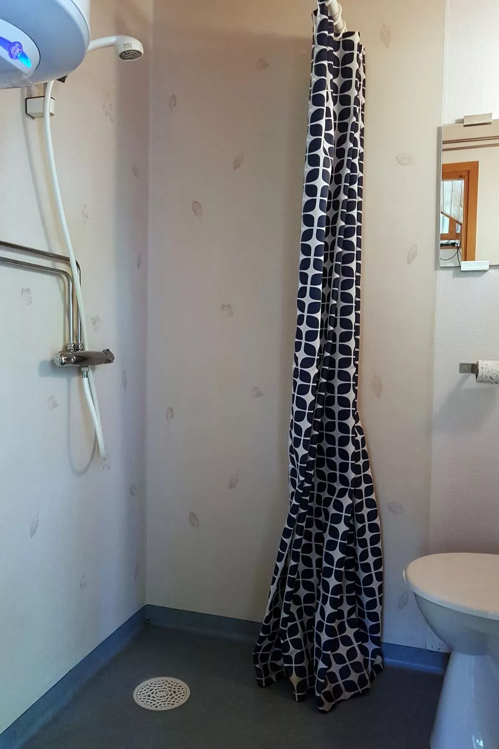 Holzhaus mit überdachter Terrasse-Binnen