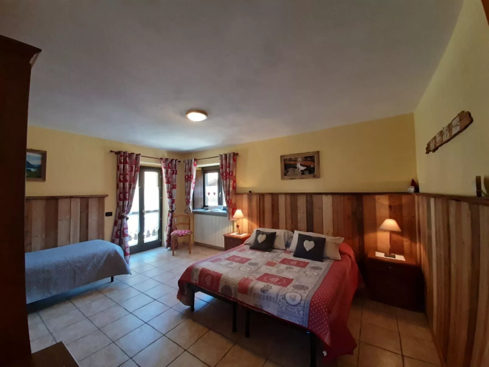 Helle, panoramische Wohnung in den Alpen.-Binnen