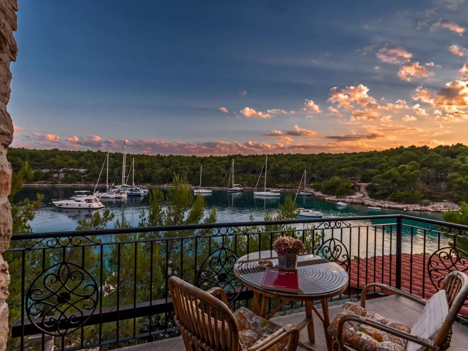 Hidden Heaven Private Resort - Beheizter Pool-Buiten