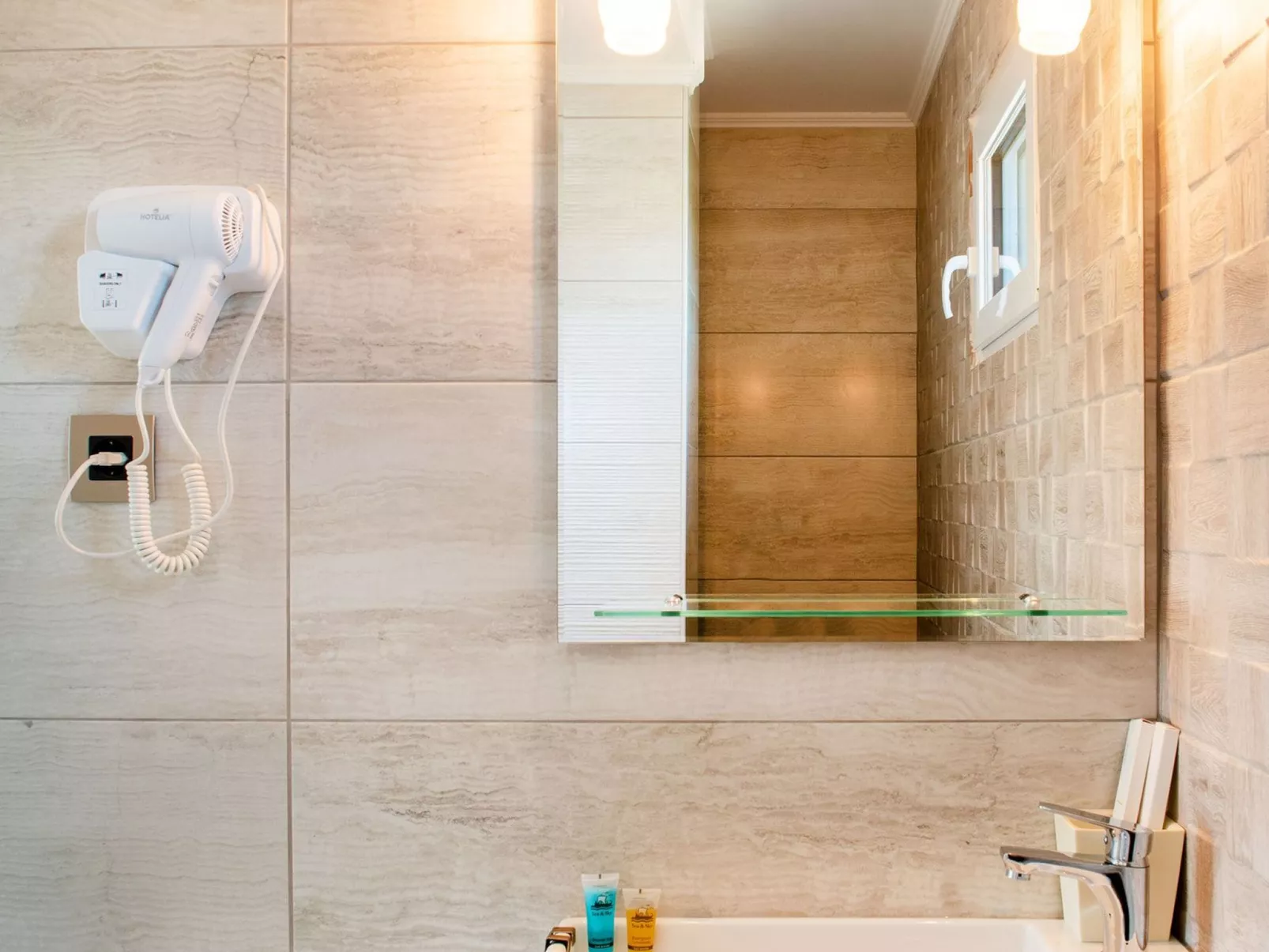 Geräumige Familienvilla, privater Pool und Garten-Image-tags.info