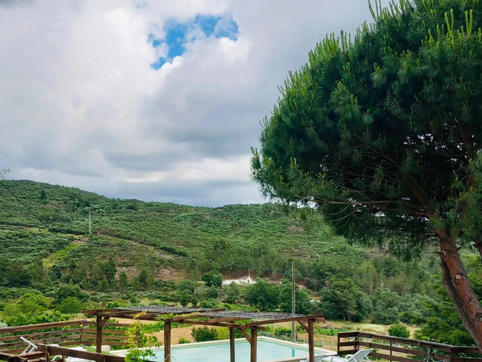 Weißes Haus in Douro Weinberge-Buiten