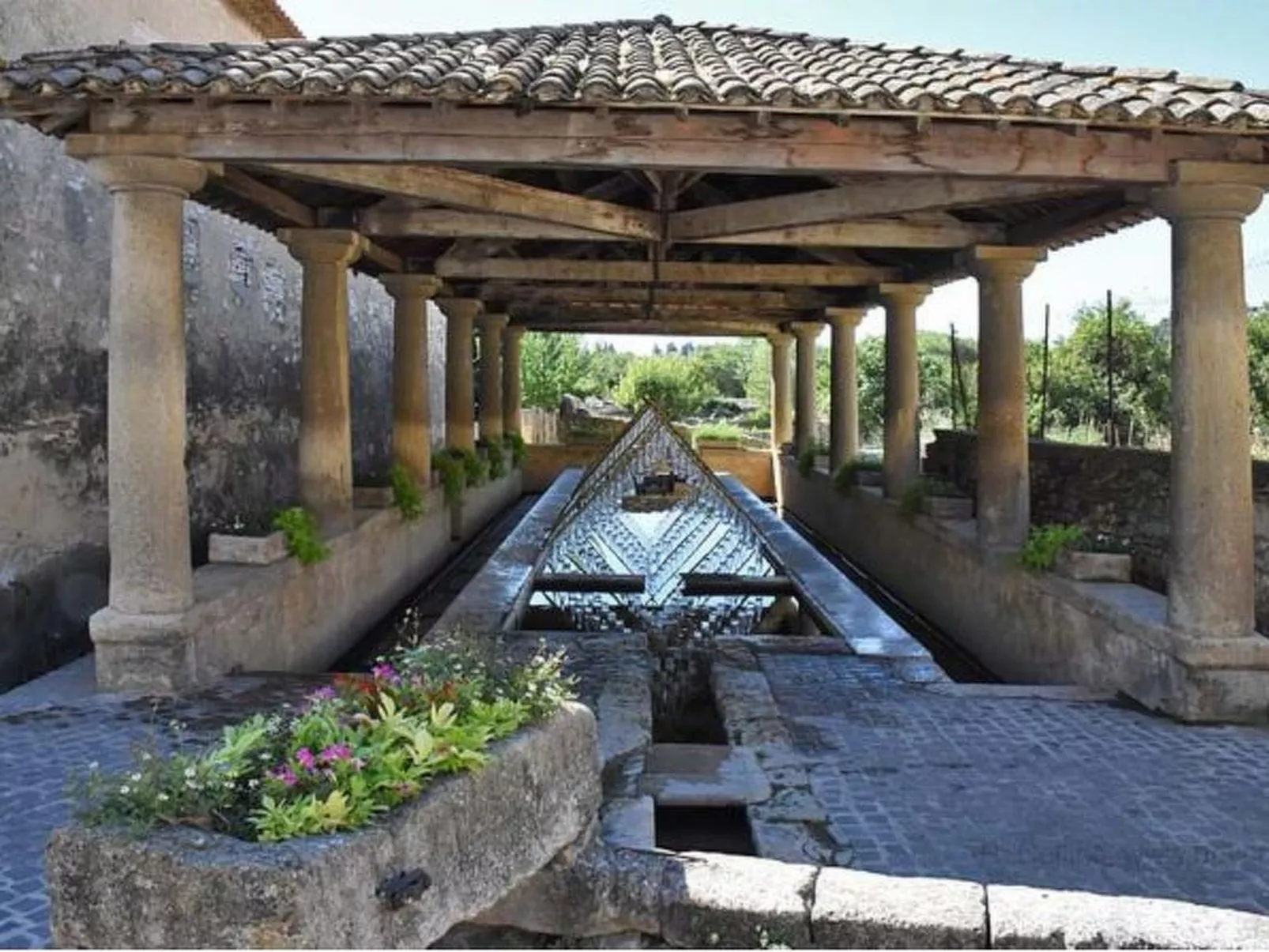 Mit eigenem Pool-Buiten