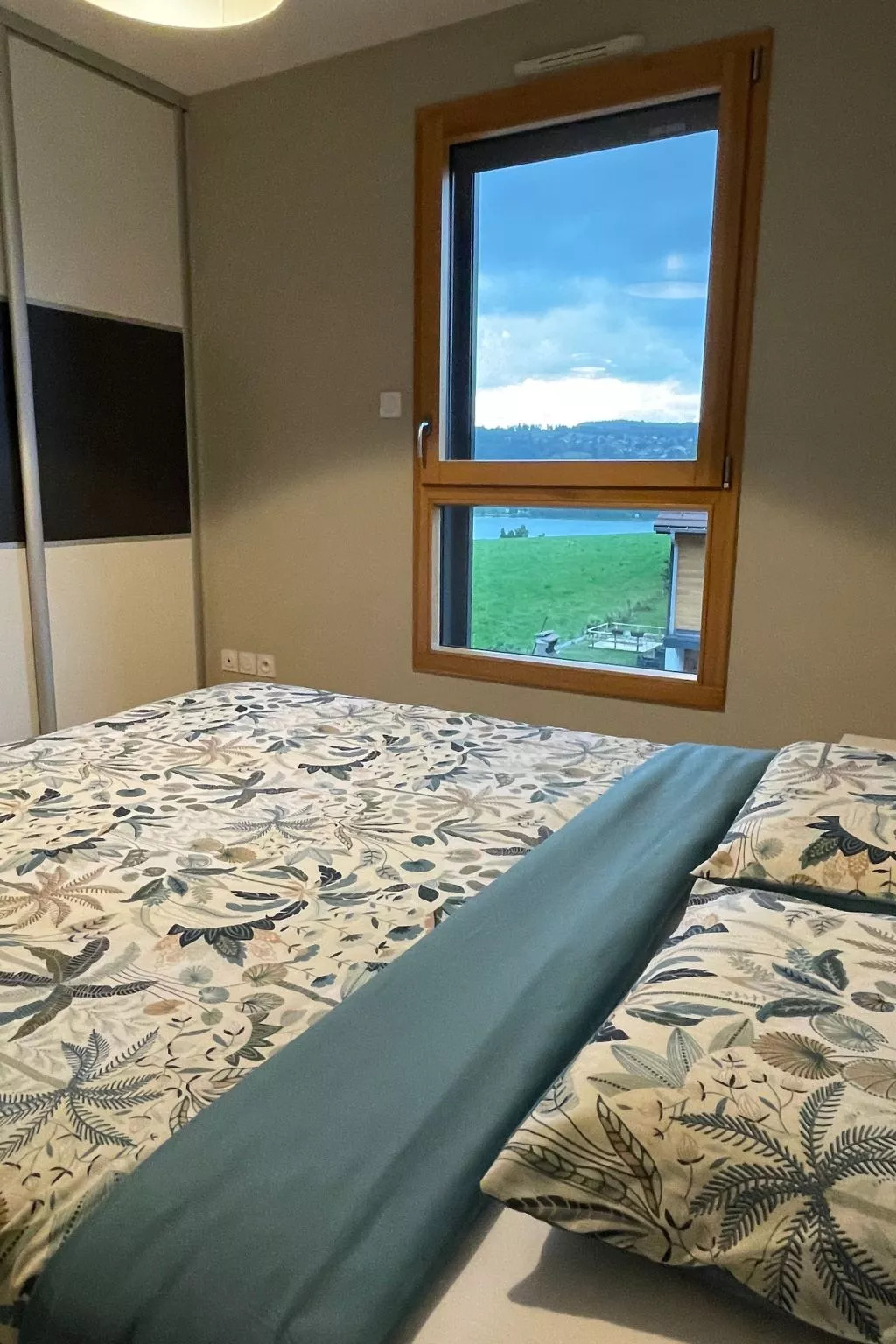 Das ruhige Les Grangettes mit Seeblick-Binnen