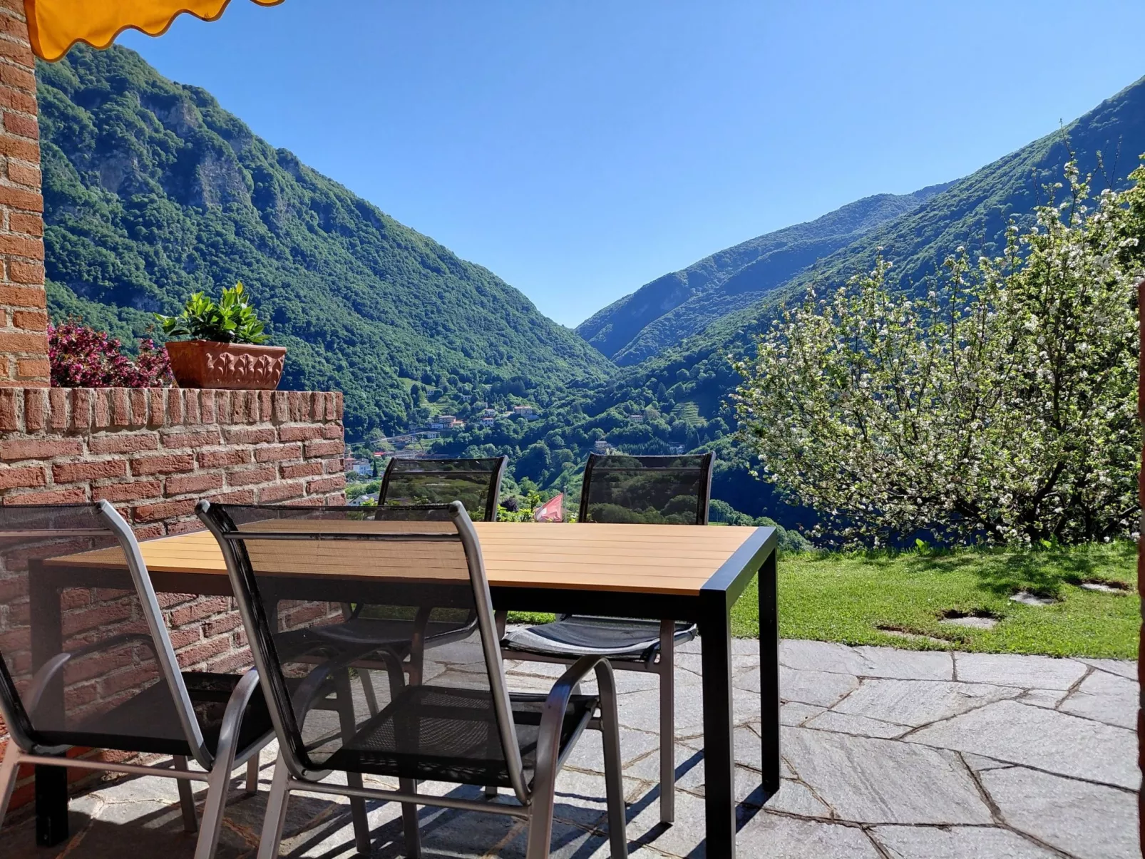 Casa primavera-Buiten