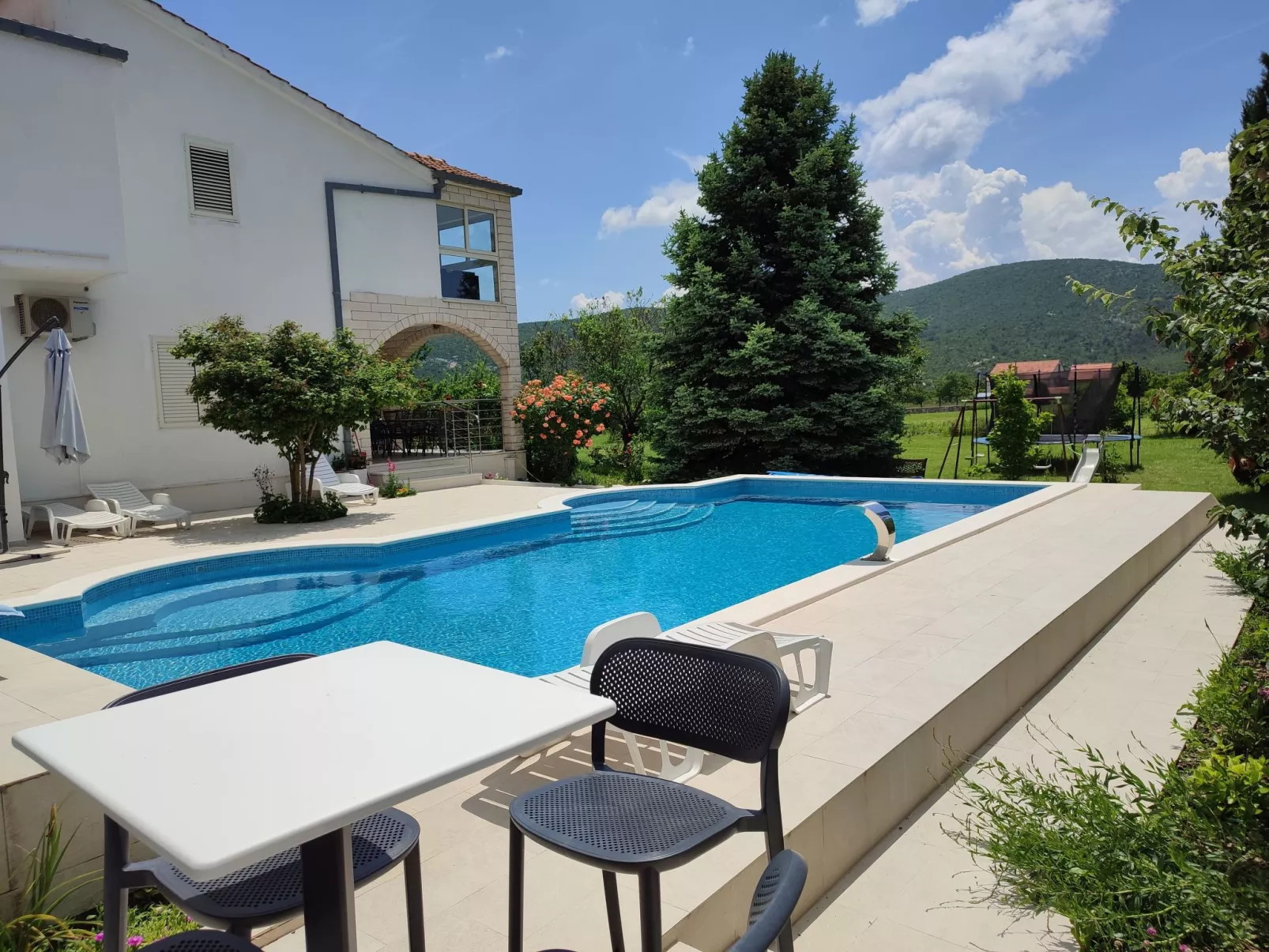 Anwesen "Villa Almas, Sauna, Fitnessraum, Multisport-Binnen